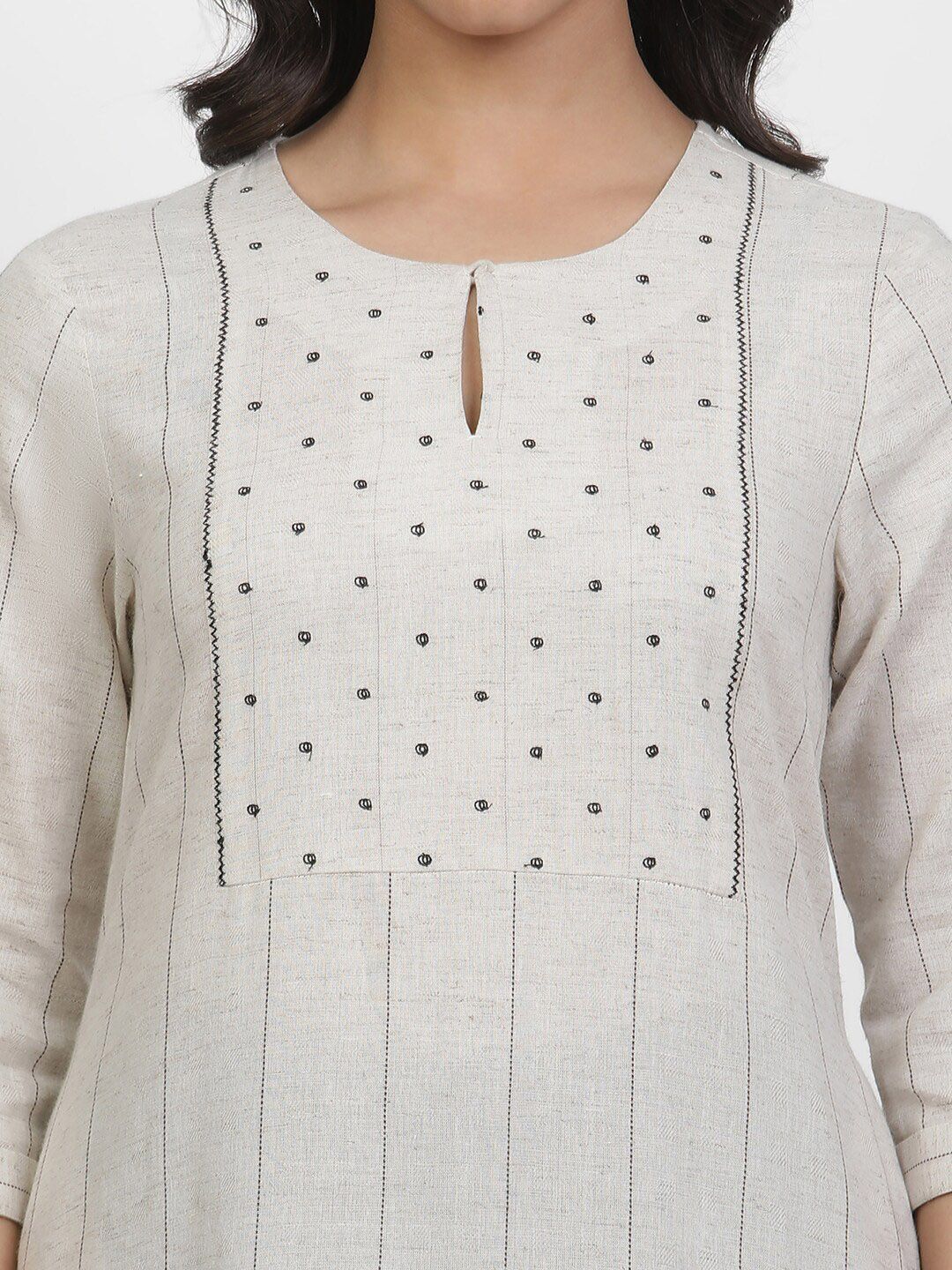 W Geometric Yoke Design Thread Work Kurta