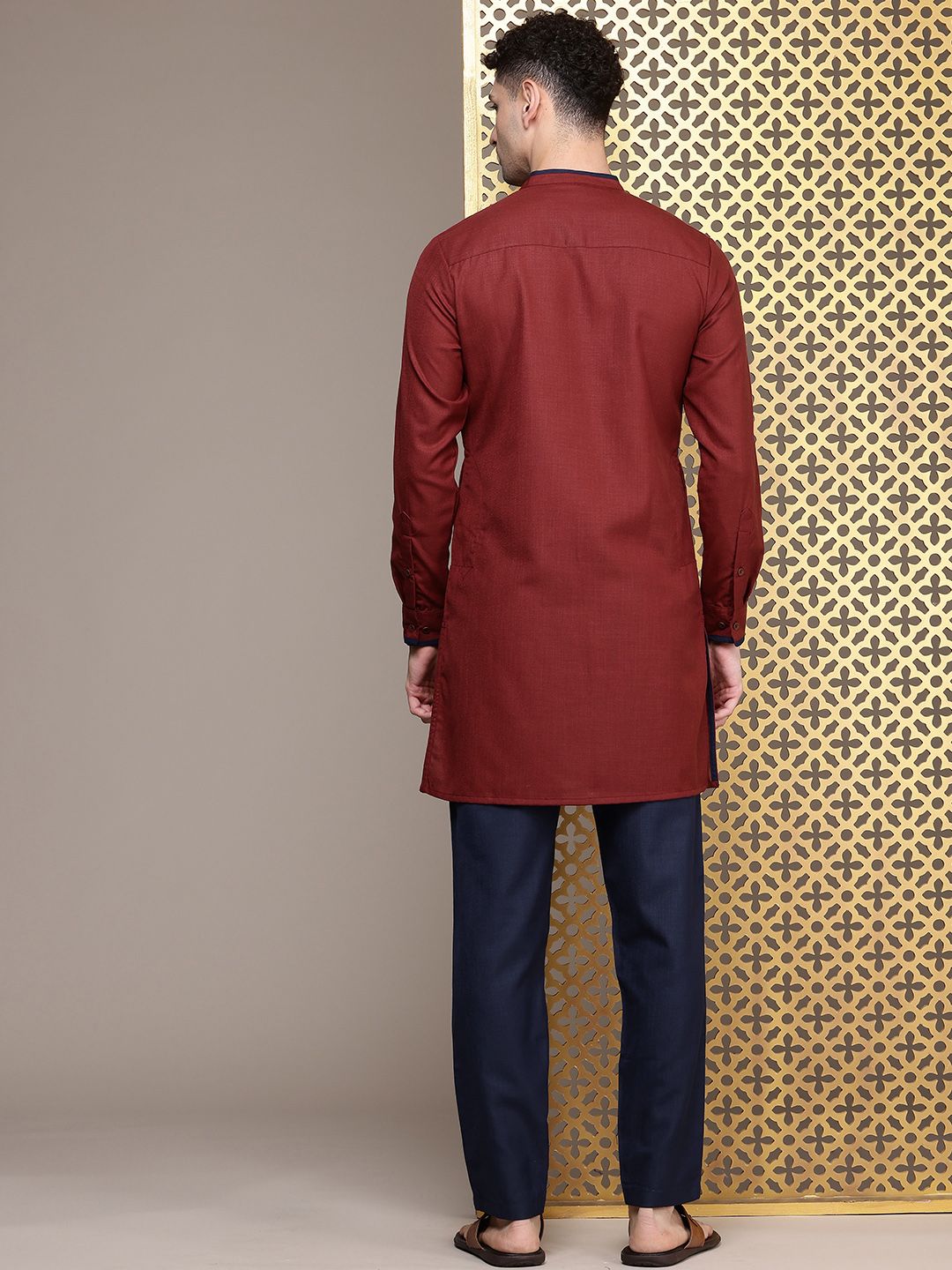 House of Pataudi Mandarin Collar Jashn Kurta with Trousers