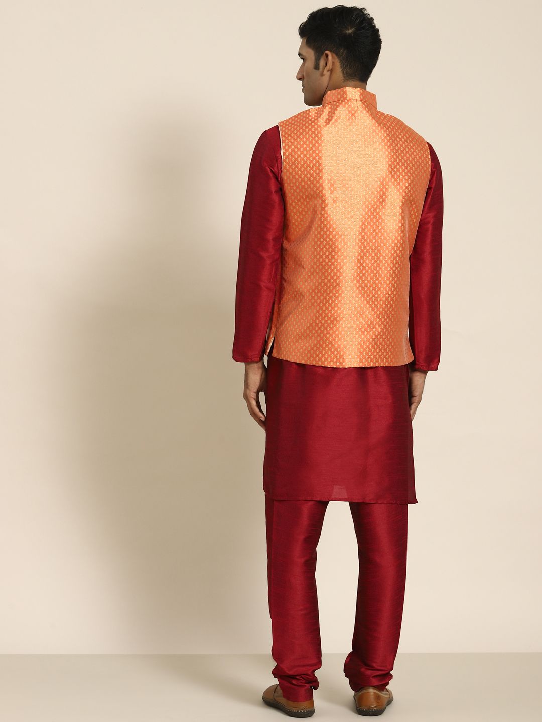SOJANYA Kurta Rekaan Tenunan Lelaki dengan Churidar dengan Jaket Nehru