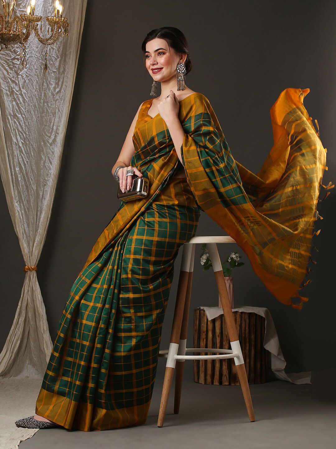 Saree mall Checks Silk Blend Saree