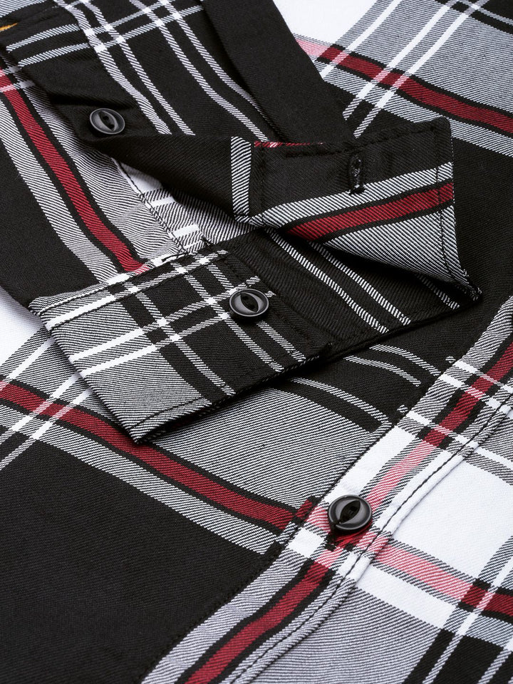 The Indian Garage Co Men Black & White Tartan Checks Checked Cotton Casual Shirt