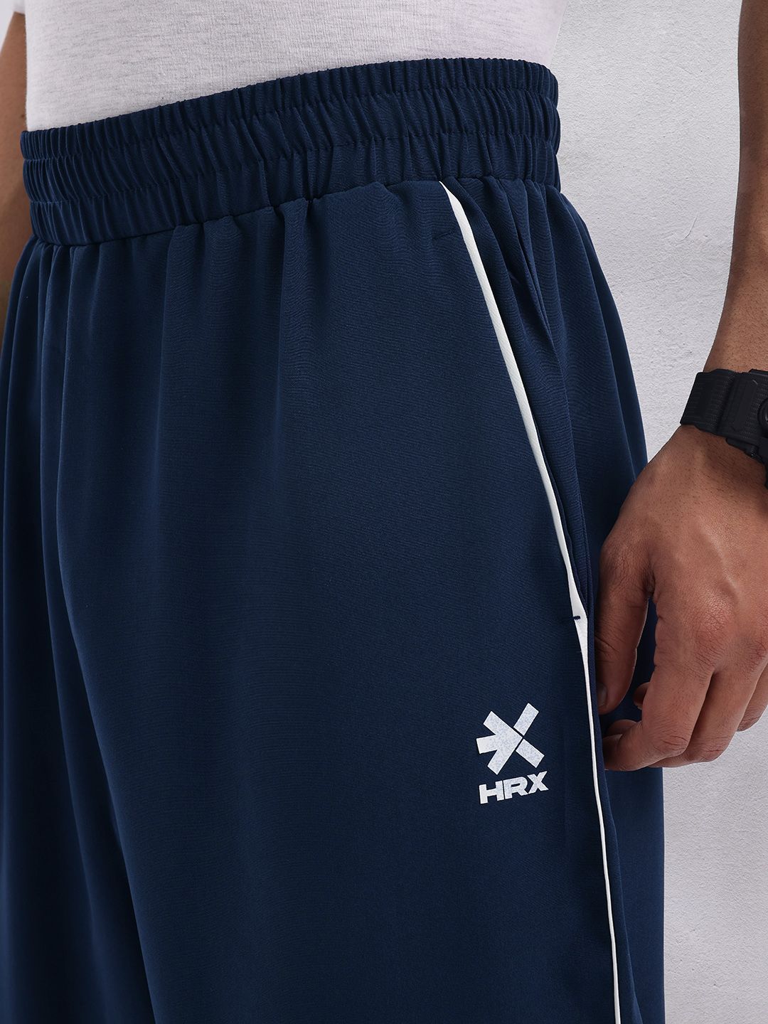 HRX by Hrithik Roshan Men Lifestyle Contrast Piping Detail Joggers