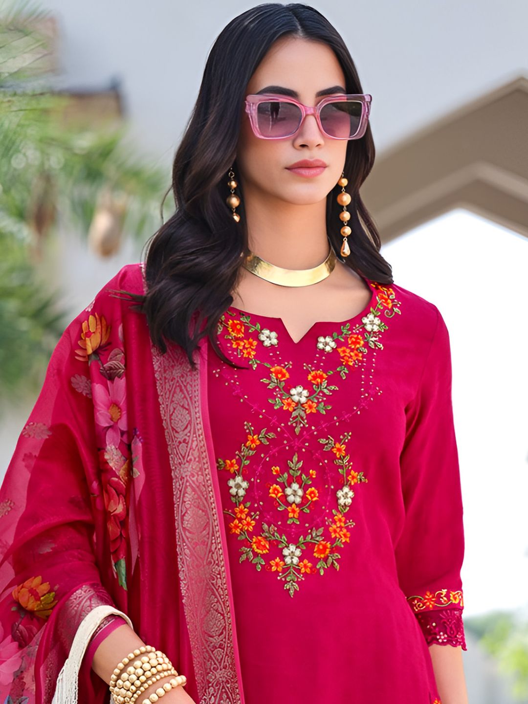 Varanga Women Floral Embroidered Regular Thread Work Kurta with Trousers & With Dupatta