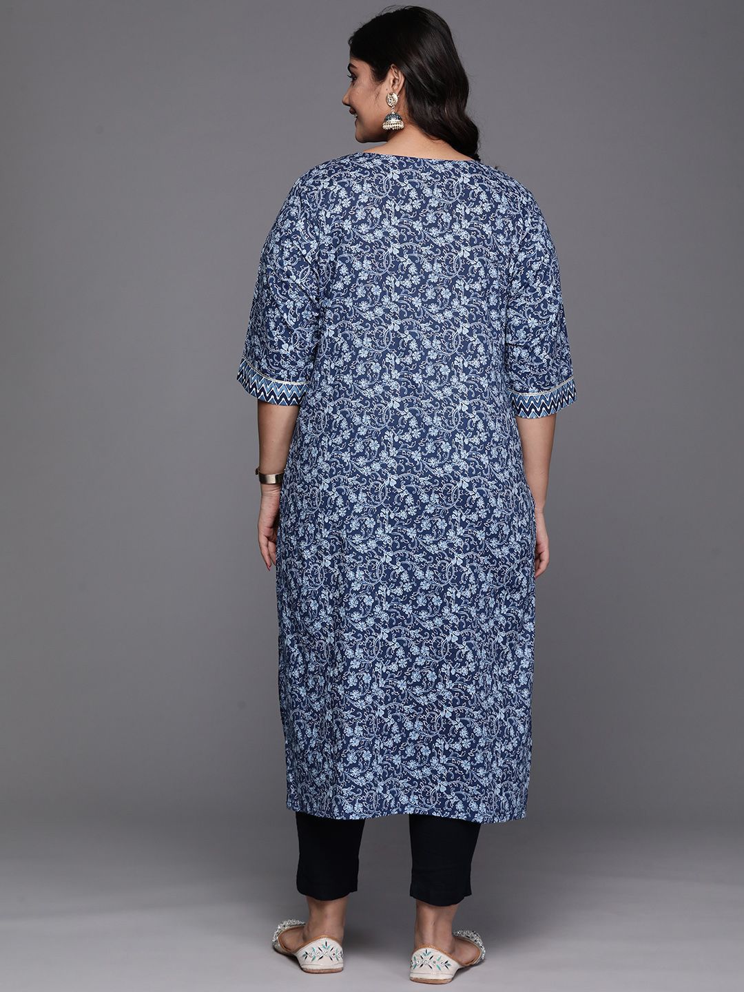 EXTRA LOVE BY LIBAS Women Floral Printed Keyhole Neck Gotta Patti Kurta