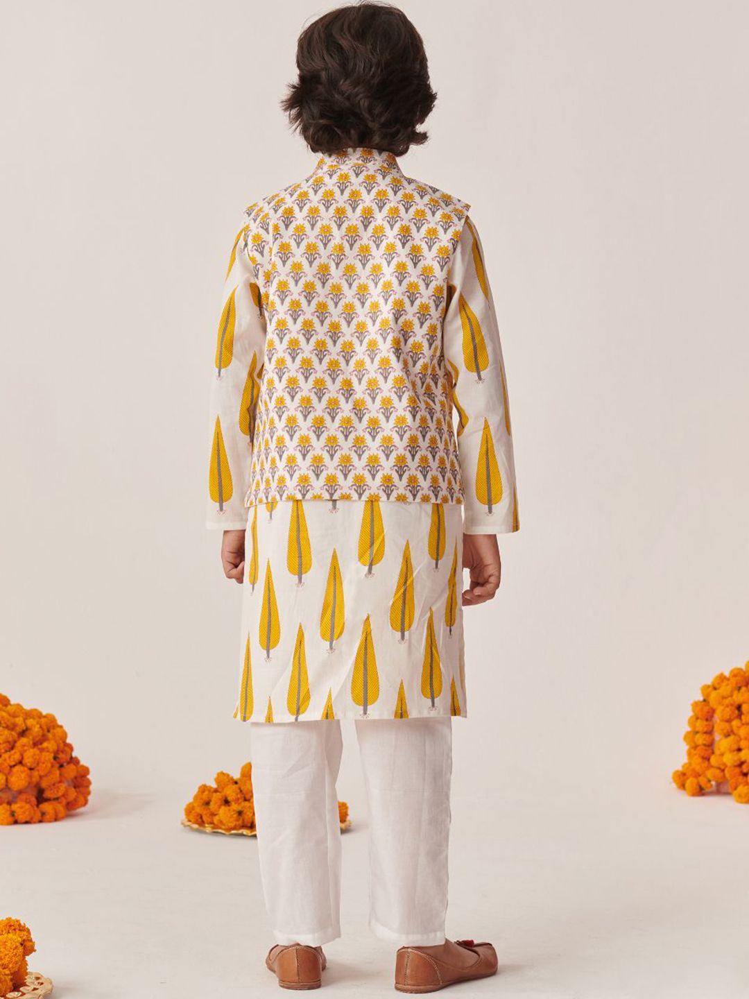 pspeaches Boys Ethnic Motifs Printed Regular Kurta with Trousers