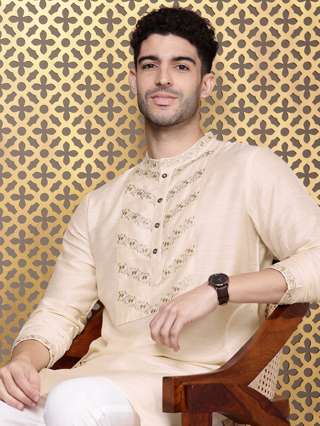 House of Pataudi Men Jashn Ethnic Motifs Yoke Design Zari work Kurta With Trousers