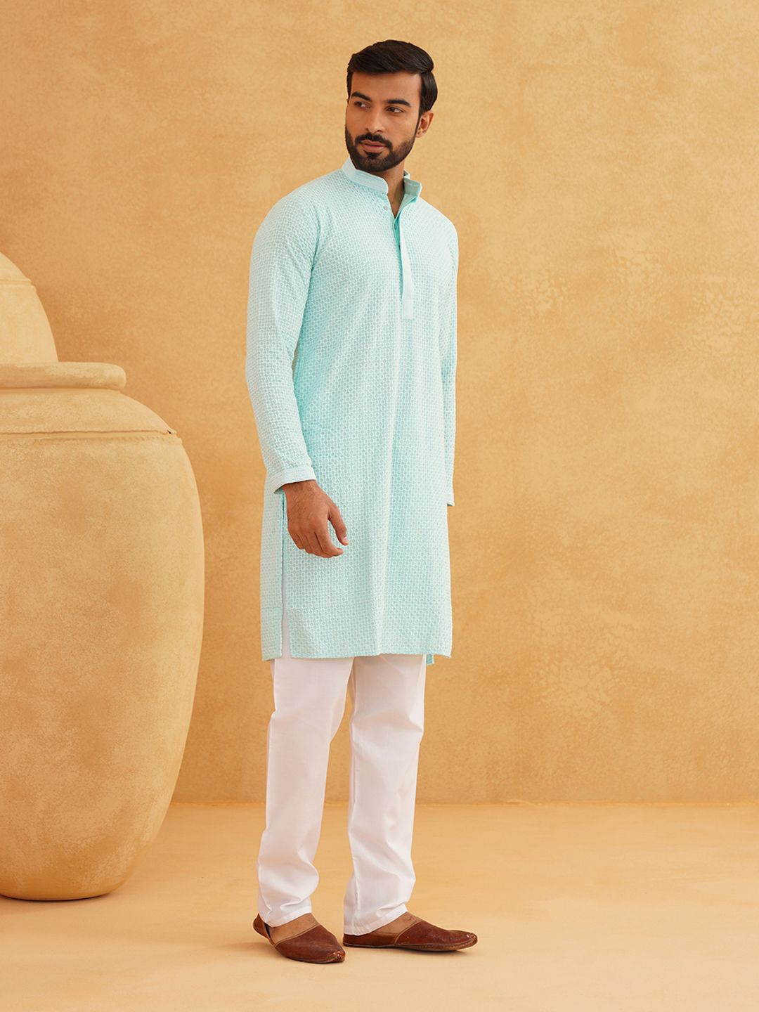 SOJANYA Benang Sulam Geometrik Berfungsi Kurta Kapas Tulen dengan Churidar