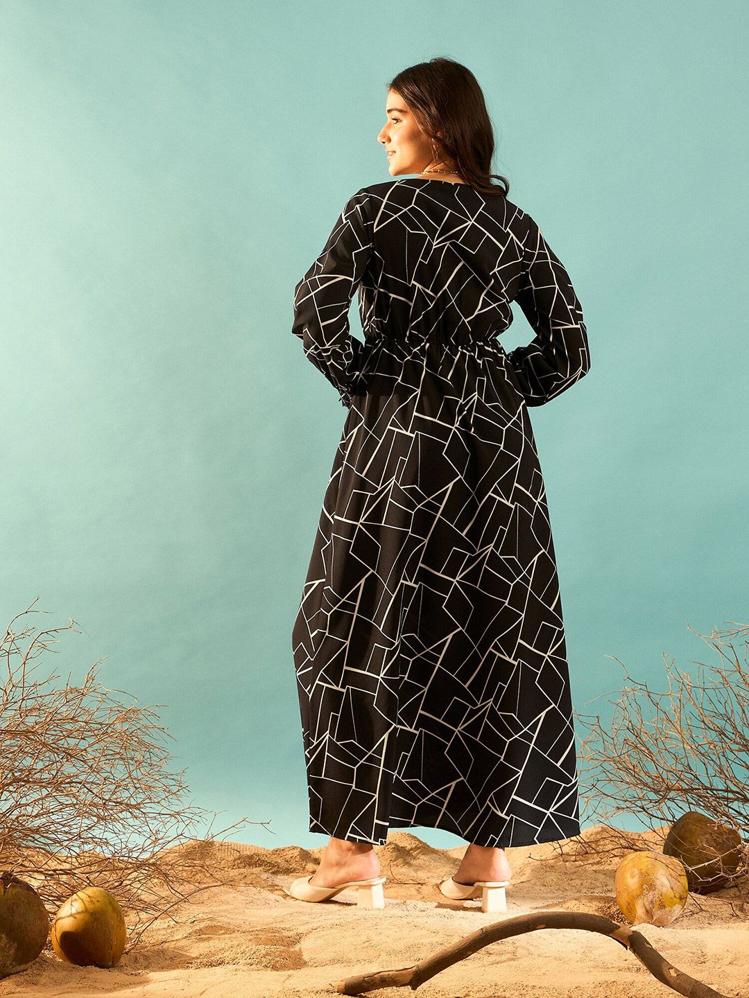 Berrylush Geometric Printed V-Neck A-Line Midi Dress