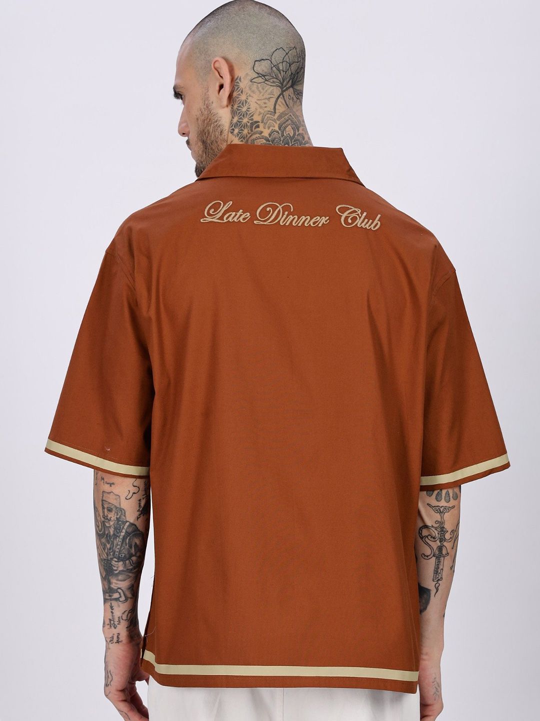 Eszett Late Dinner Baju Kasual Spread Collar Bersaiz Besar