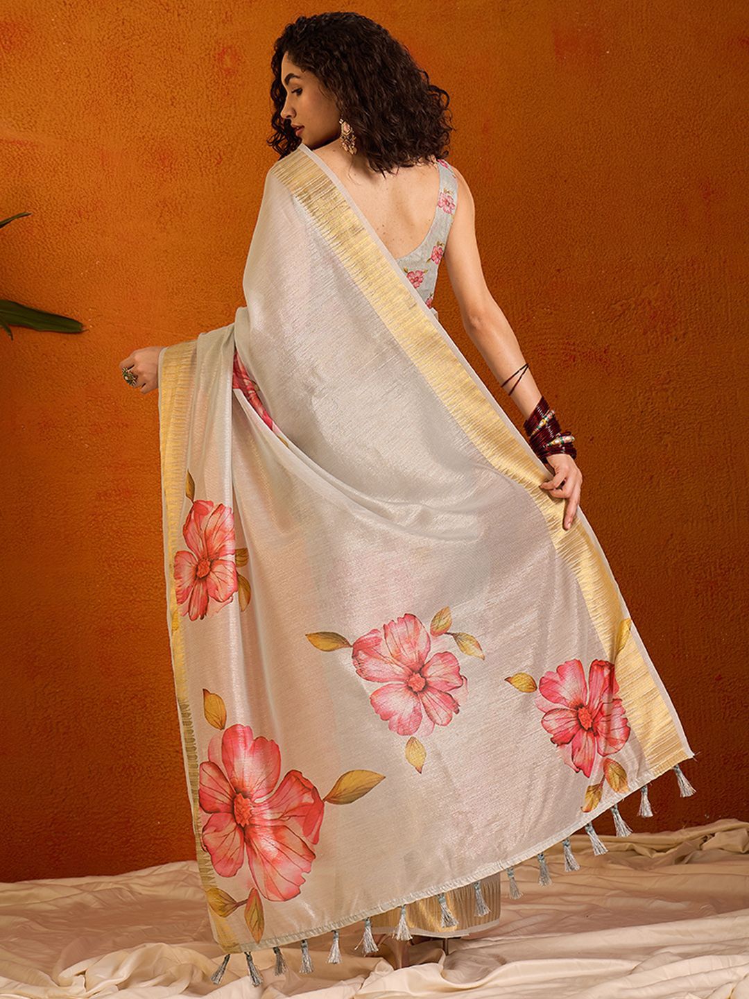 Saree mall Floral Printed Zari Organza Sungudi Sarees