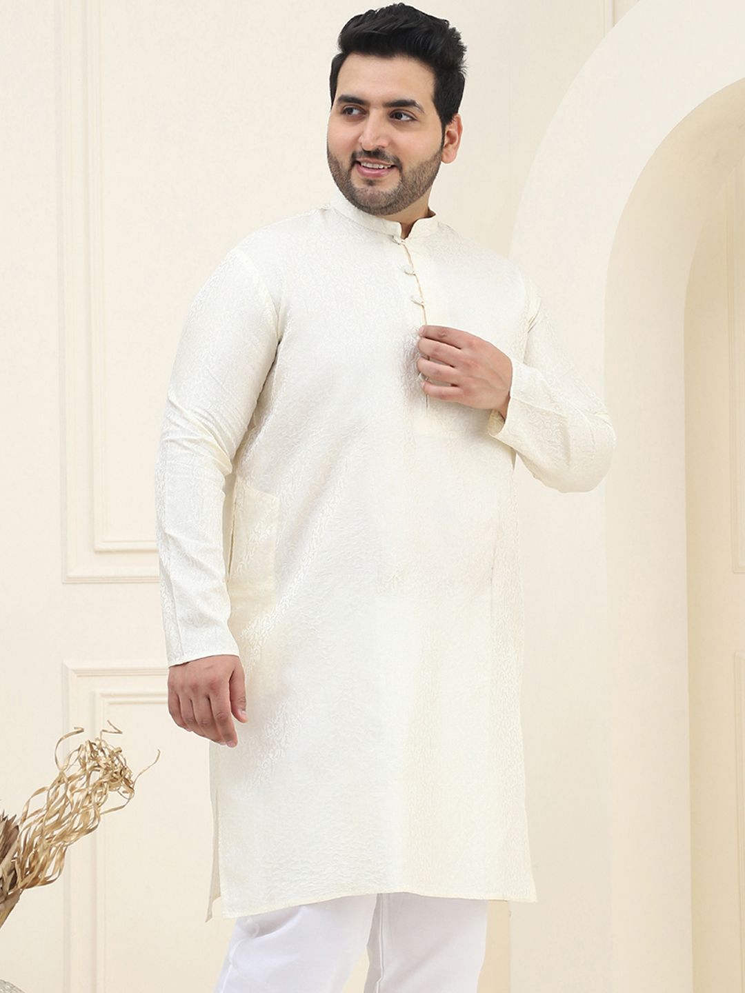 SOJANYA PLUS Men Cream-Coloured Ethnic Motifs Jacquard Kurta