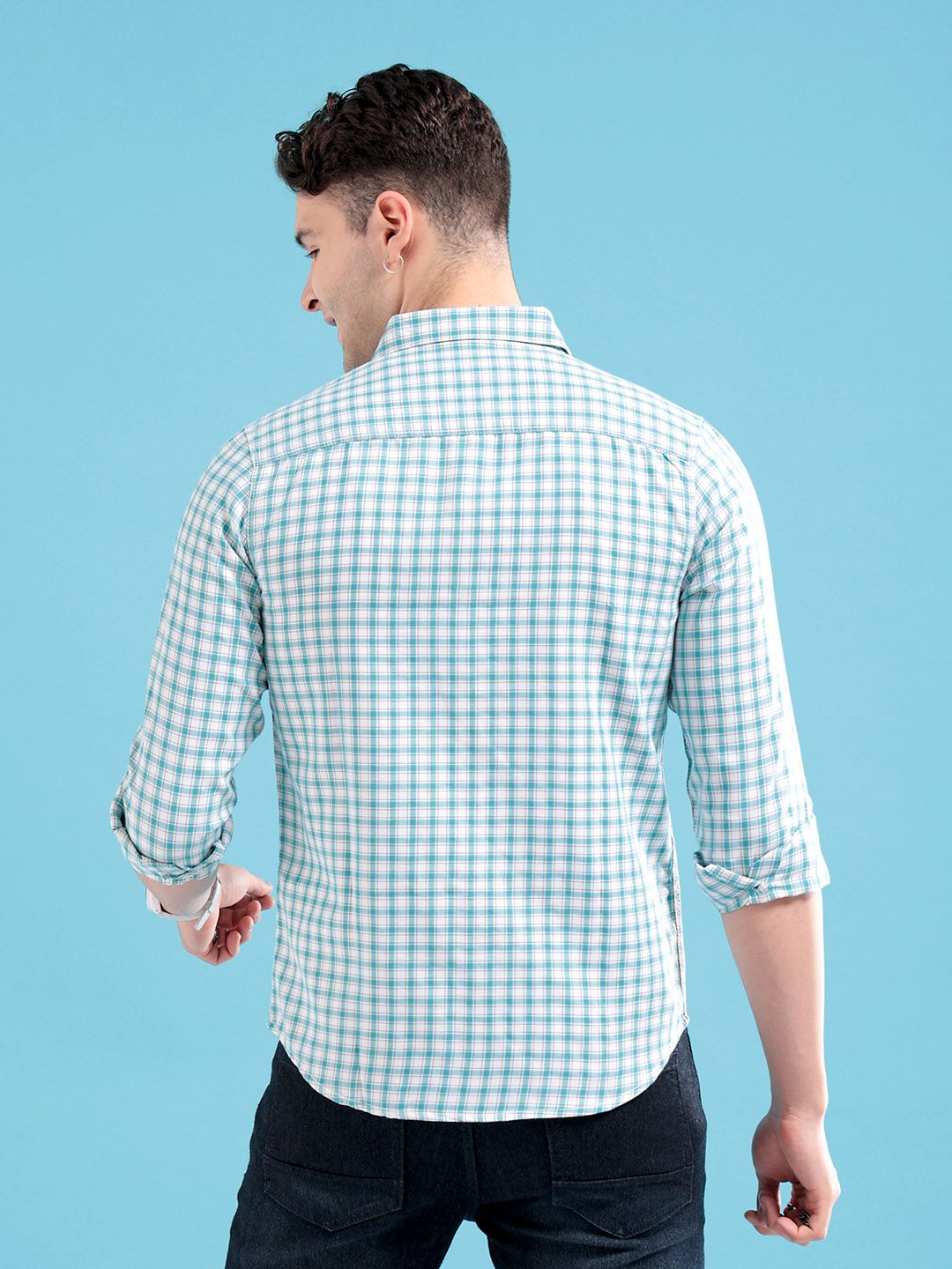 The Indian Garage Co Men White & Blue Slim Fit Checked Casual Shirt