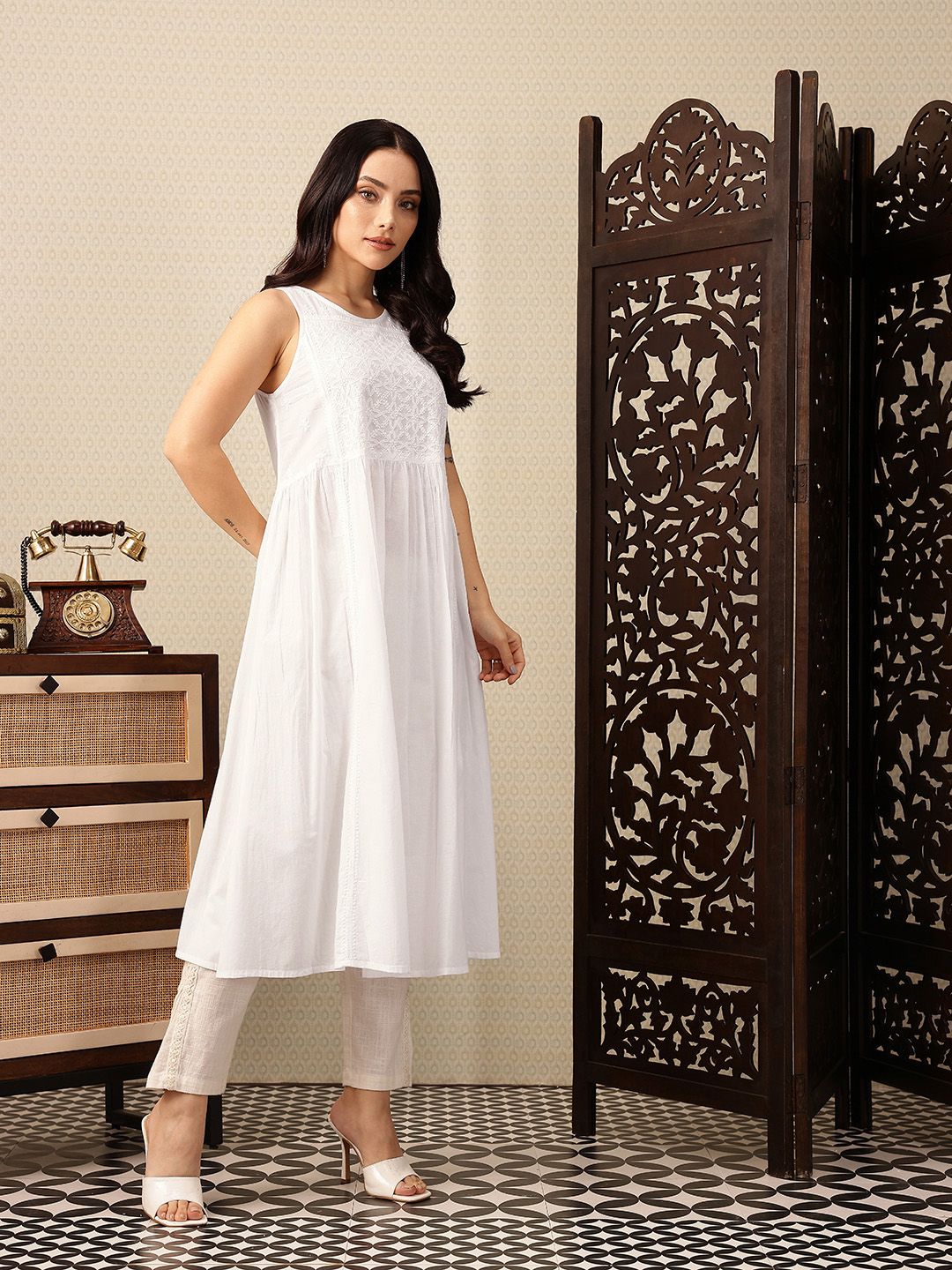 House of Pataudi Sleeveless Thread Work Indie Florals Jashn Kurta