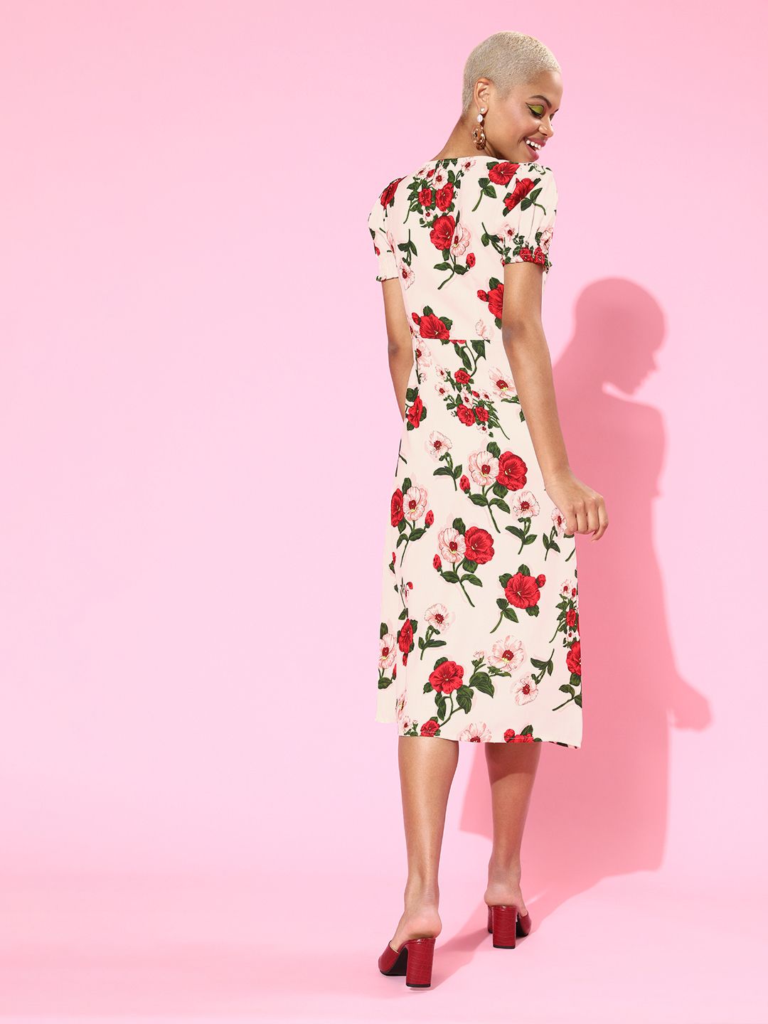 Berrylush Women Peaceful White Floral Sweetheart Neck Dress