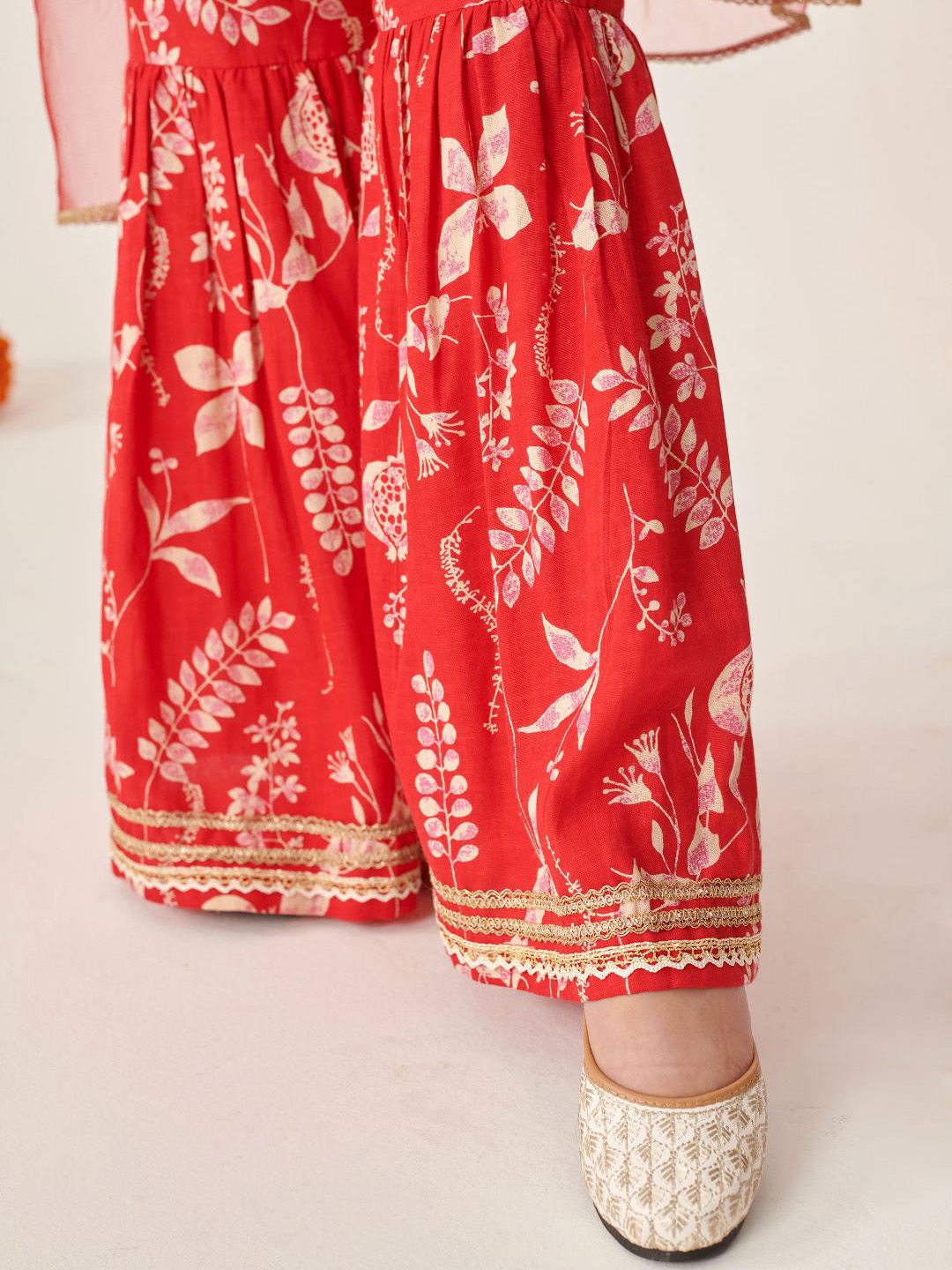 pspeaches Girls Ethnic Motifs Printed Gotta Patti Kurta Sets With Dupatta