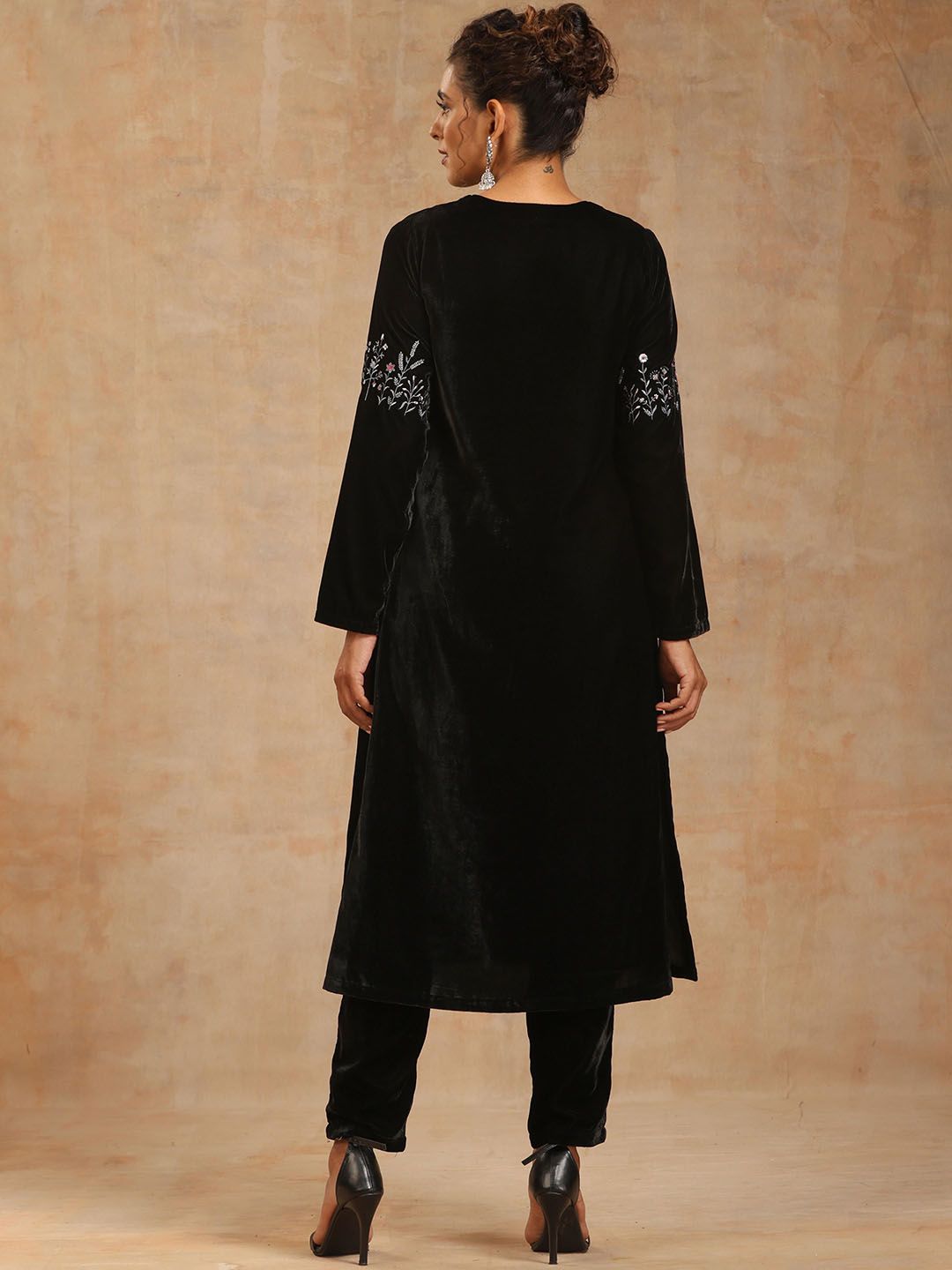 trueBrowns V-Neck Thread Work Velvet A-line Kurta