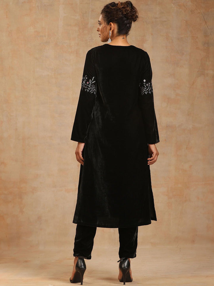 trueBrowns V-Neck Thread Work Velvet A-line Kurta