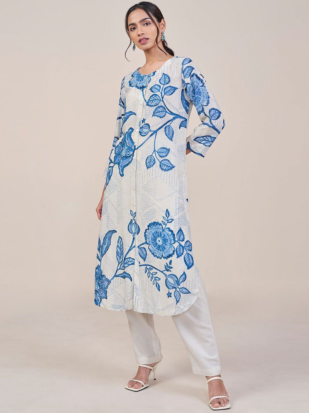 Global Desi Floral Printed Round Neck Straight Kurta