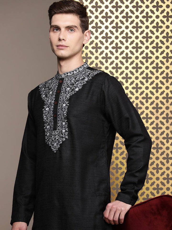 House of Pataudi Men Jashn Floral Embroidered Thread Work Kurta With Trousers