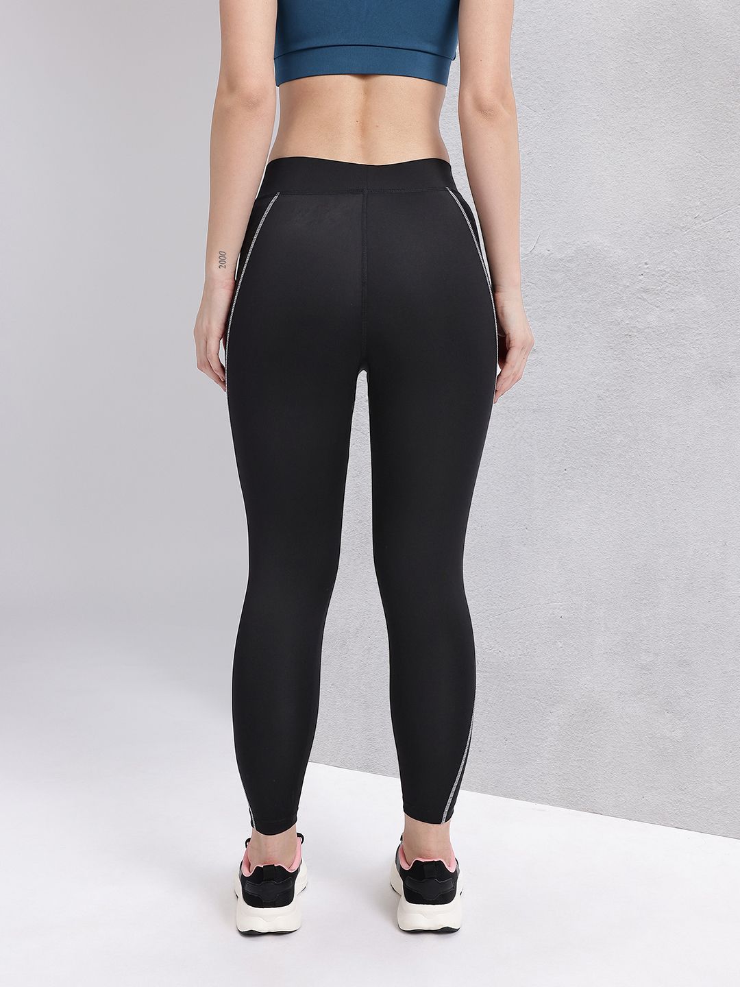 HRX by Hrithik Roshan Women Contrast Stitching High-Rise Rapid-Dry Cropped Training Tights
