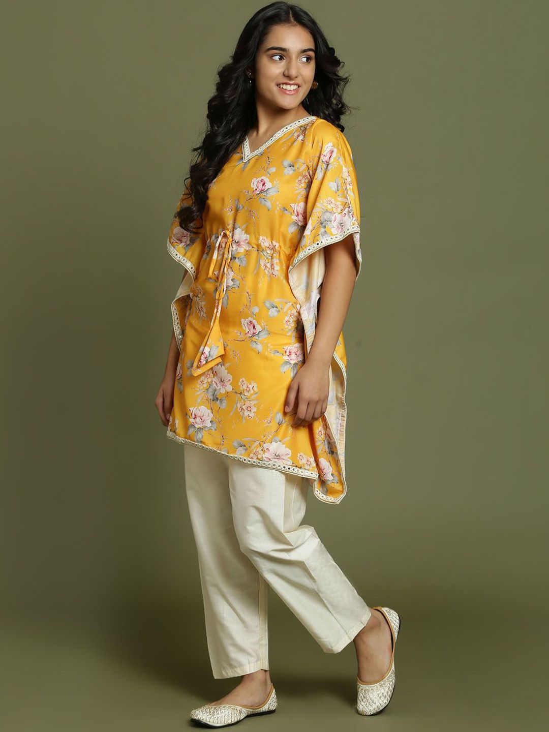 VASTRAMAY Girls Floral Printed Regular Mirror Work Kurta with Trousers