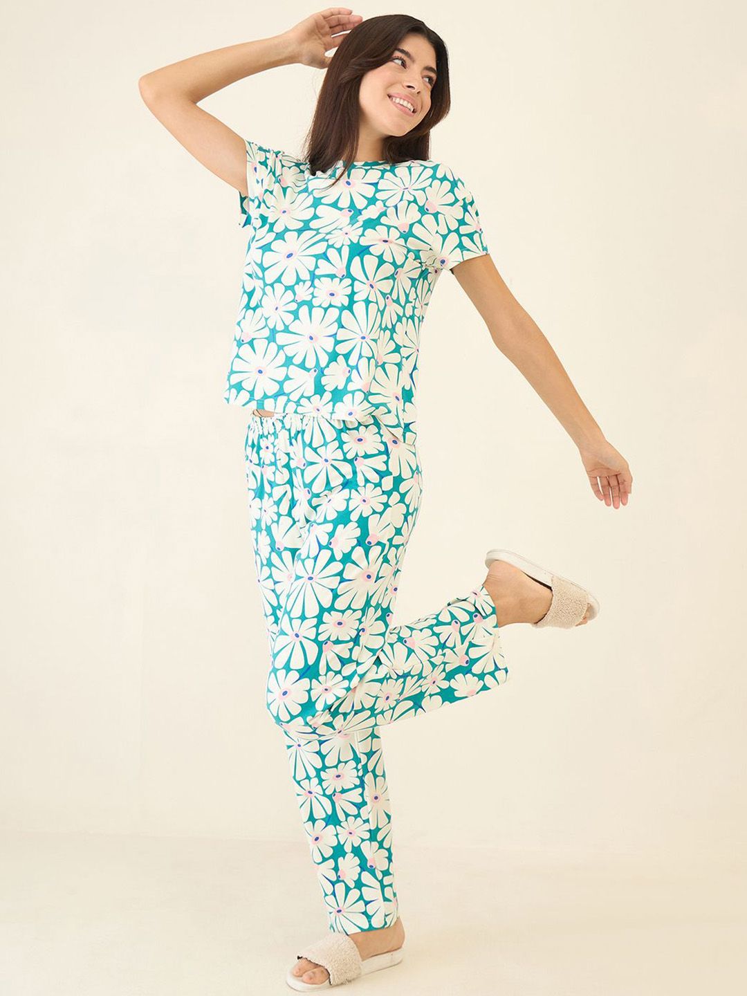 Sweet Dreams Women Printed Top & Pyjamas Night suit