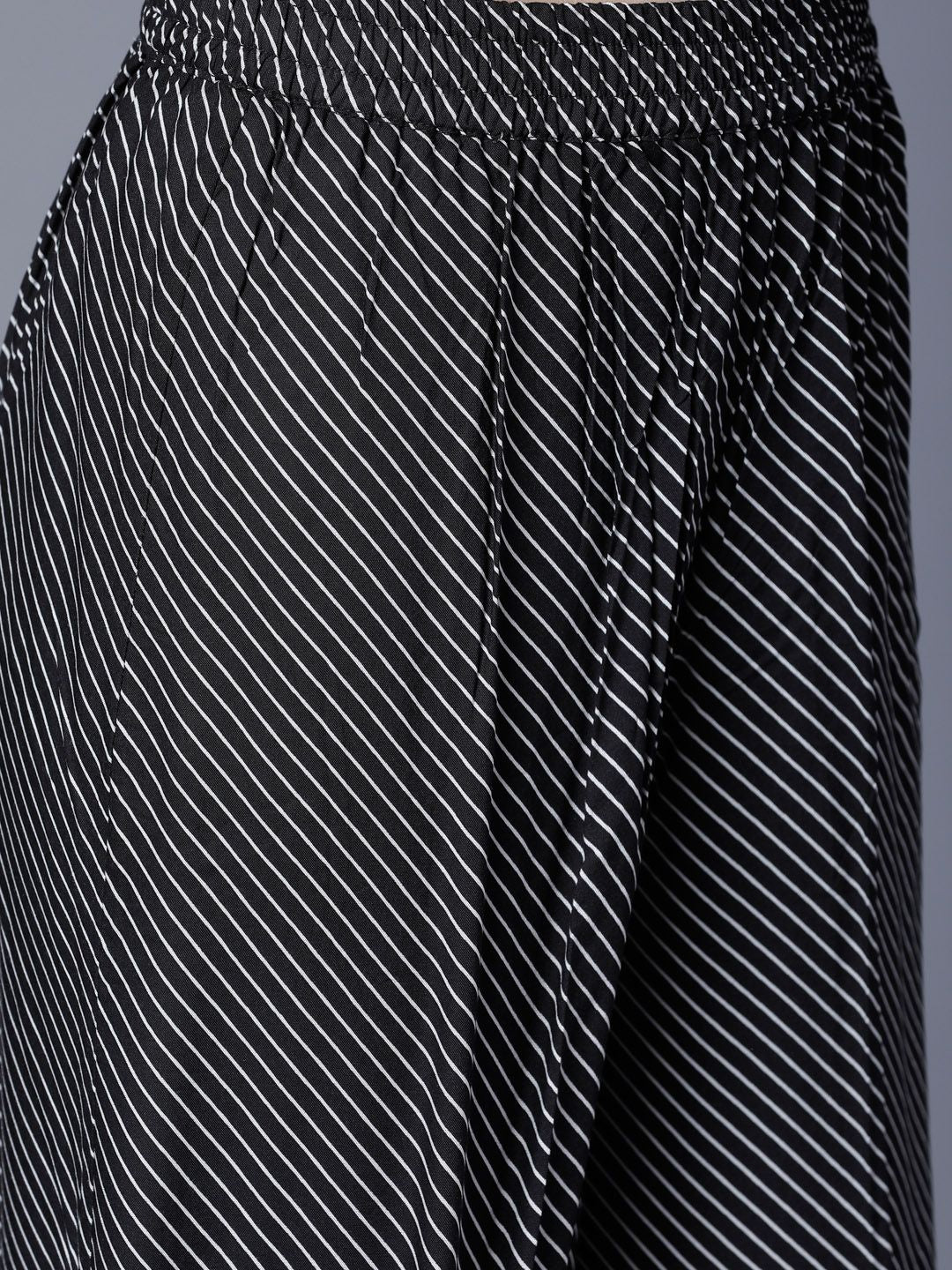 Vishudh Women Black & White Printed Kurta with Palazzos