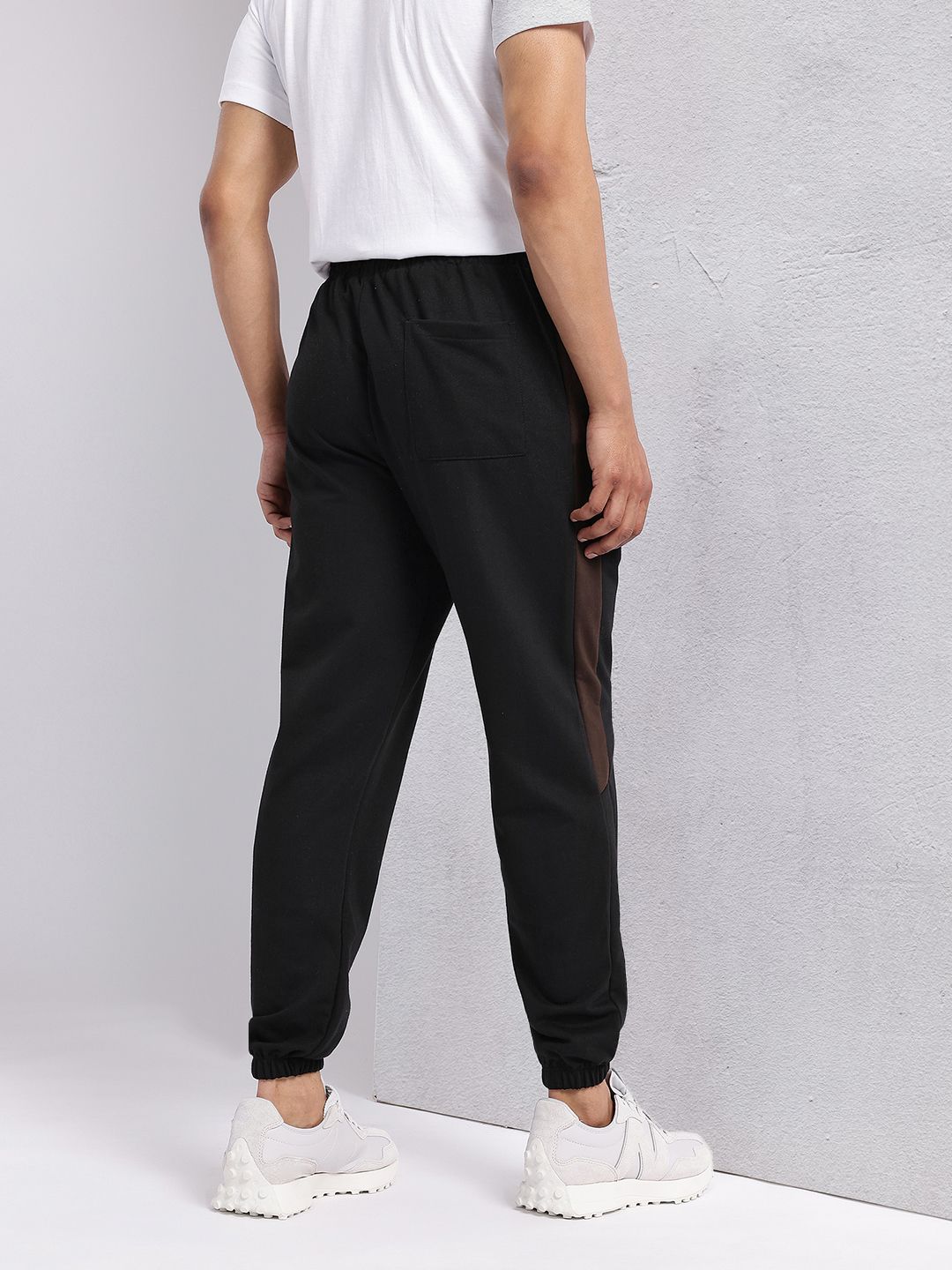 HRX by Hrithik Roshan Men Lifestyle Joggers with Contrast Panels