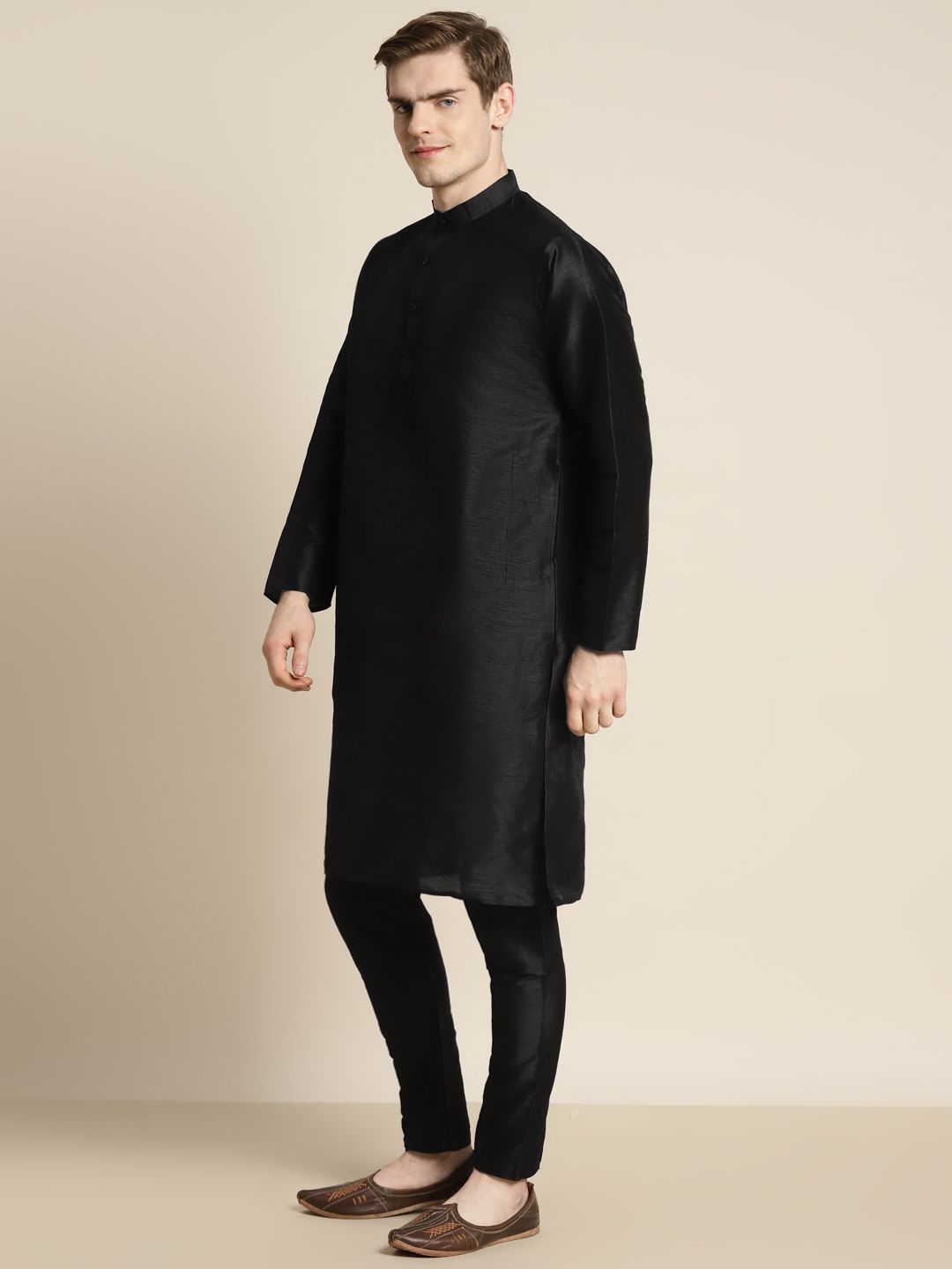 SOJANYA Kurta Solid Lelaki dengan Jaket Nehru Churidar & Cermin Kerja