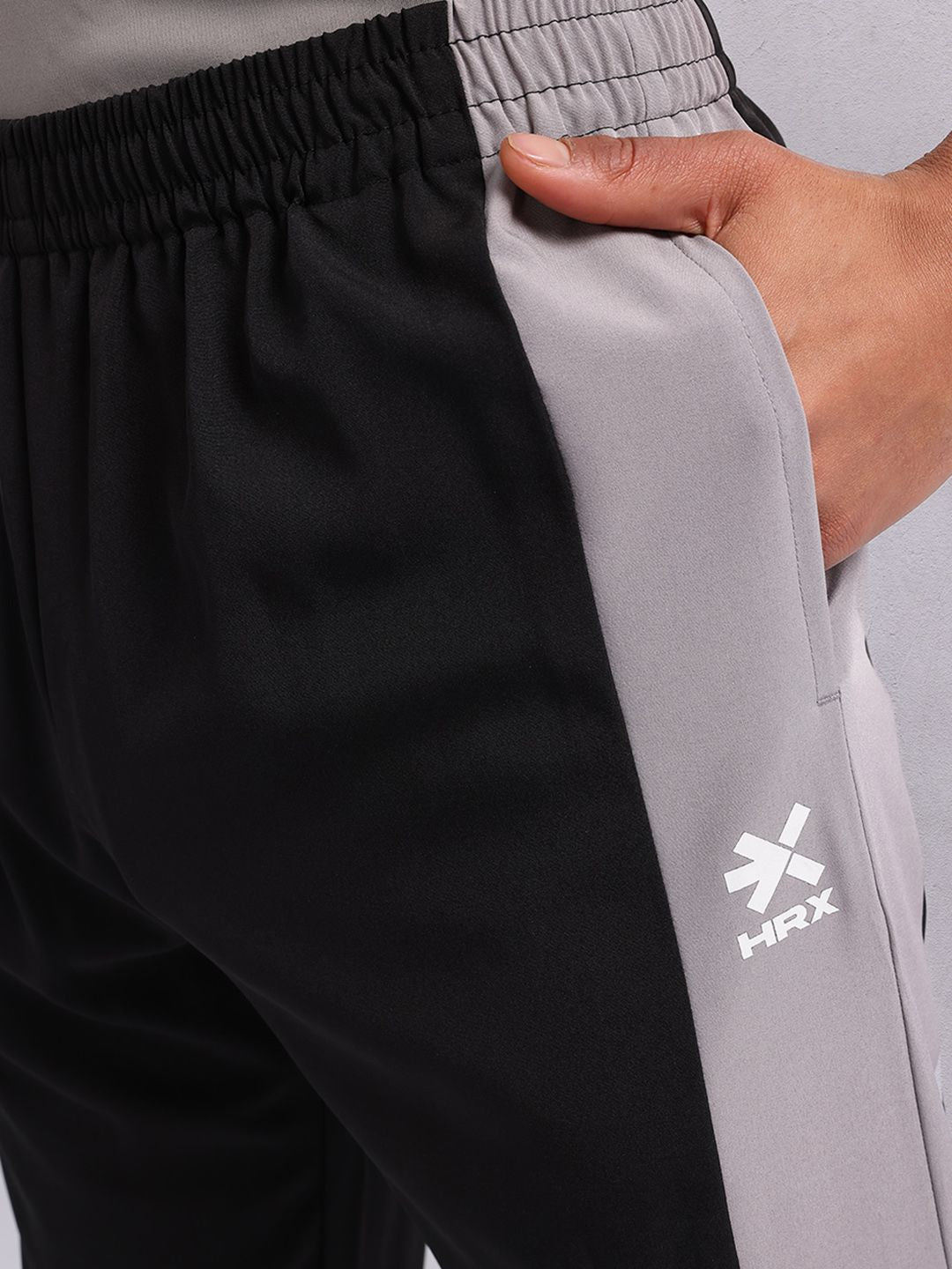 HRX by Hrithik Roshan Men Lifestyle Mid-Rise Contrast Side Panel Joggers