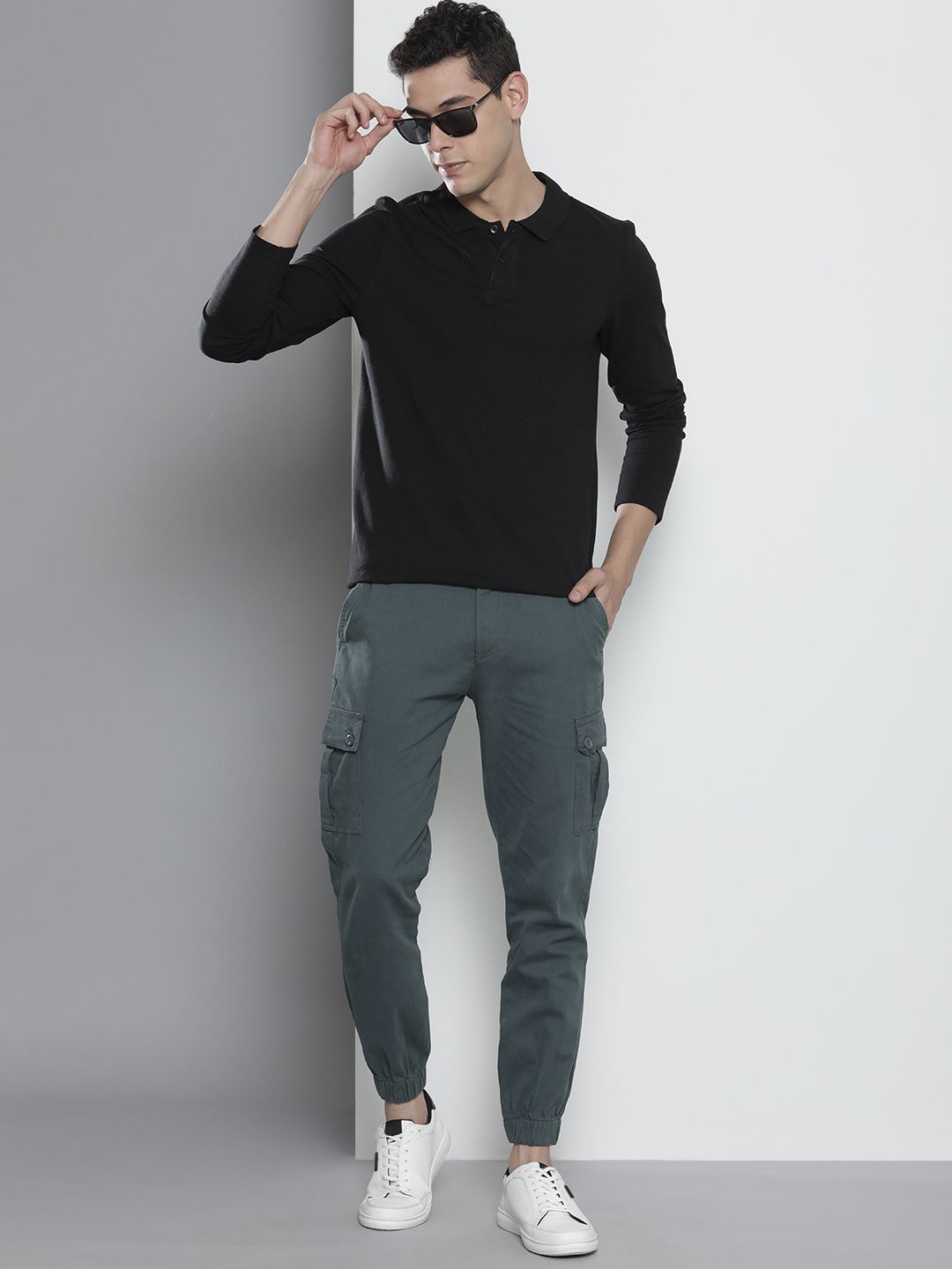 The Indian Garage Co Men Grey Slim Fit Cargos Trousers