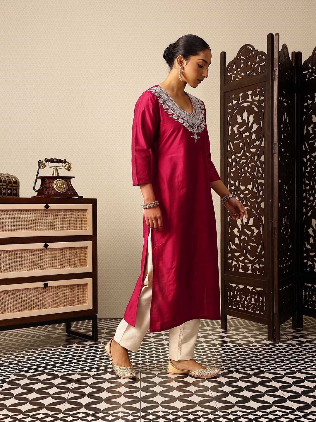 House of Pataudi V-Neck Embroidered Rozana Kurta