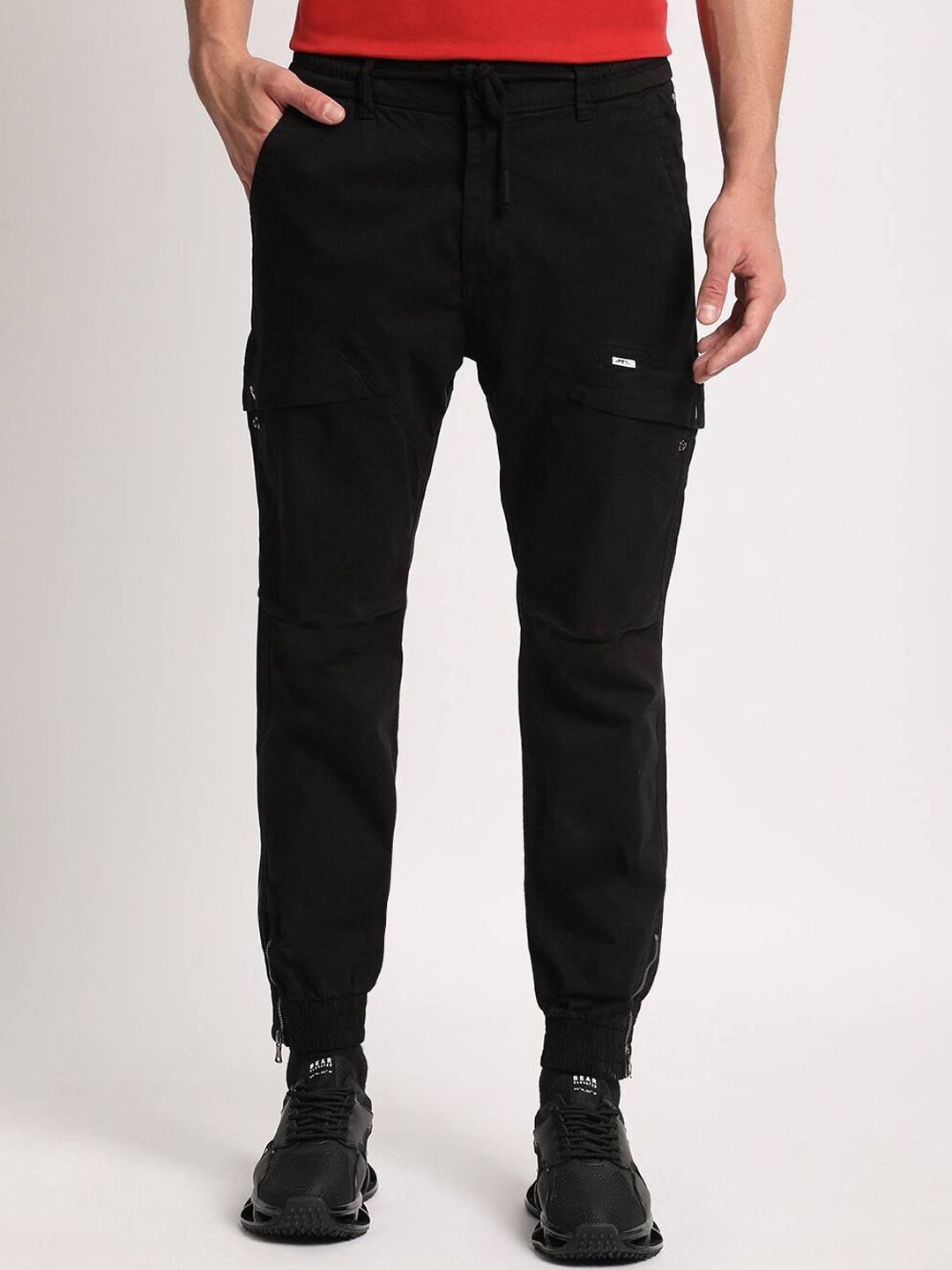 THE BEAR HOUSE Men Mid-Rise Easy Wash Regular Fit Cargos Trousers
