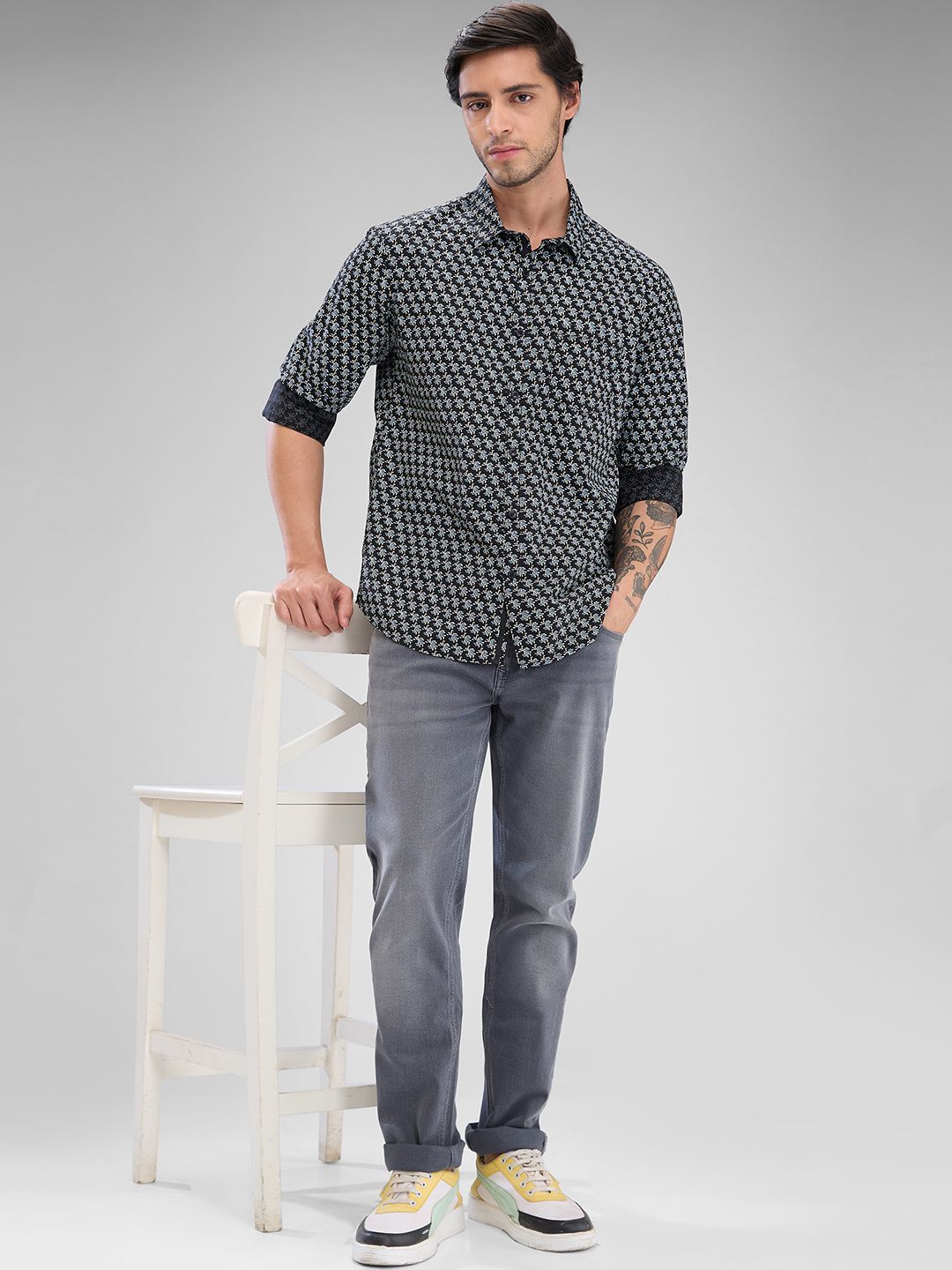 SPYKAR Men Slim Fit Opaque Geometric Printed Spread Collar Casual Shirt