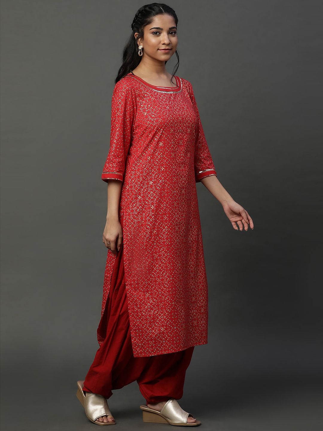 AURELIA Floral Foil Printed Sequined & Gotta Patti Pure Cotton Straight Kurta