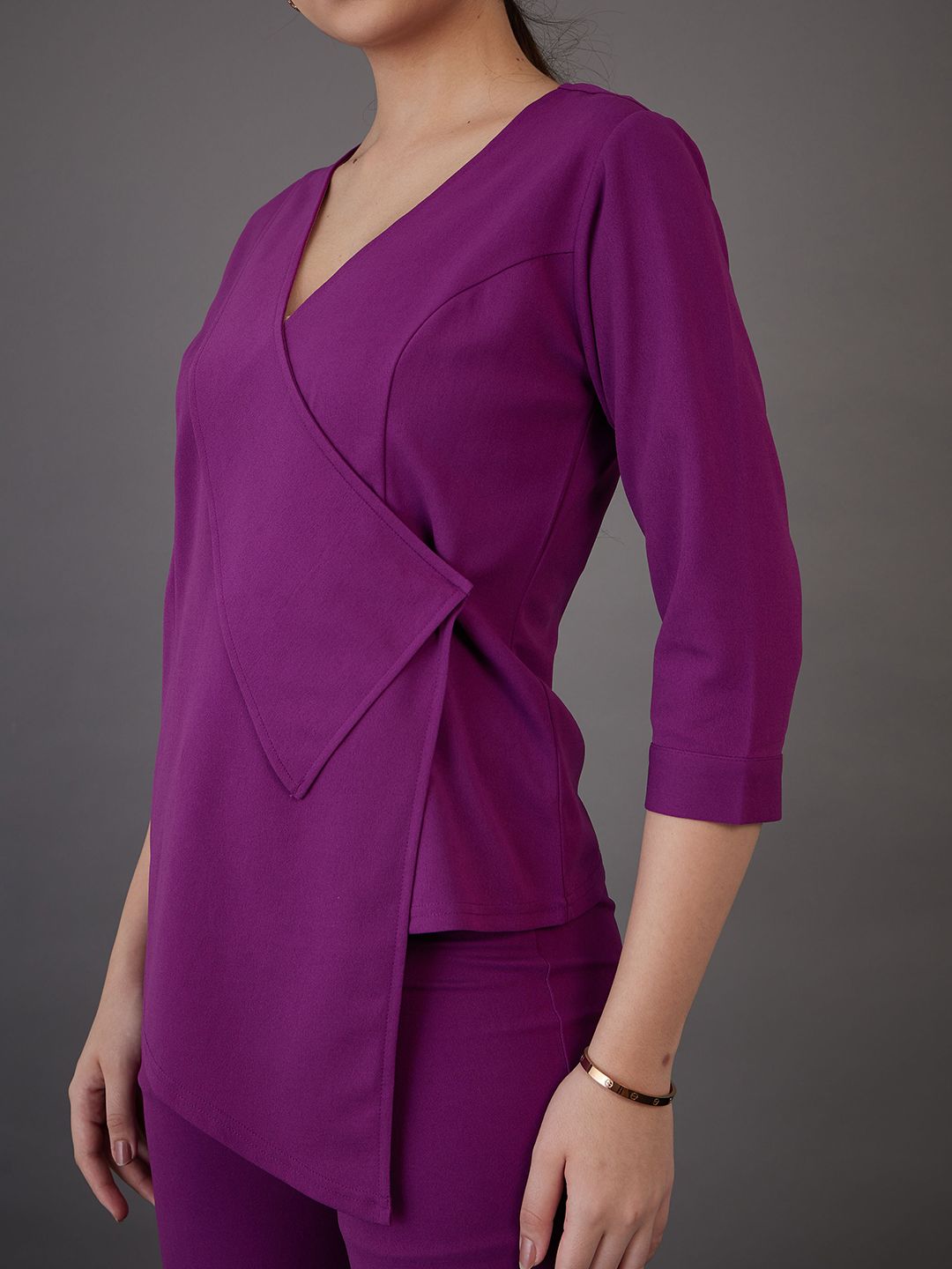 SASSAFRAS worklyf V-Neck Asymmetric Top