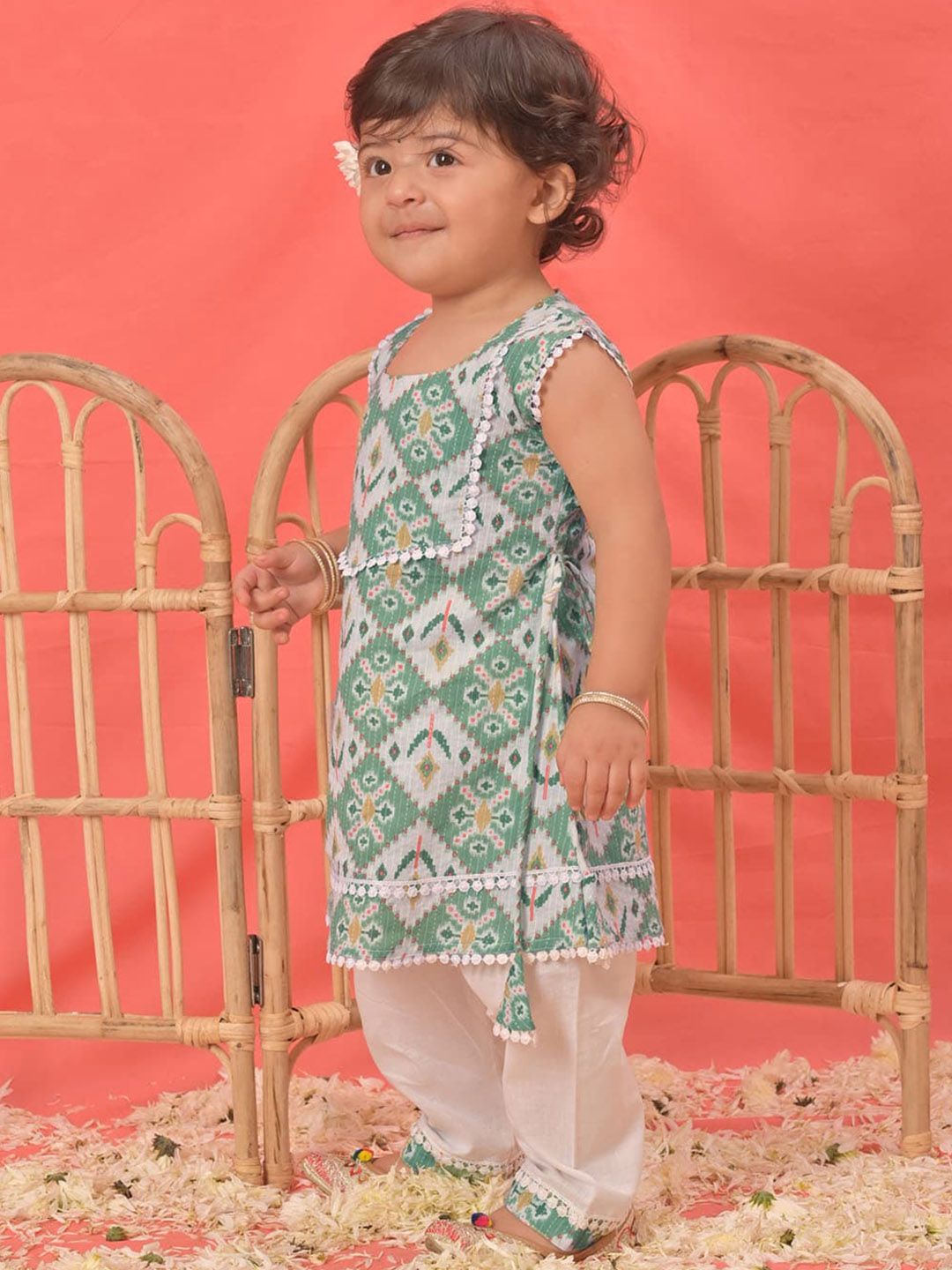 VASTRAMAY Girls Ikat Printed Regular Pure Cotton Kurta With Trouser