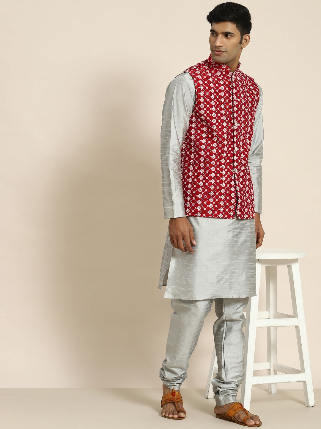 SOJANYA Kurta Rekaan Tenunan Lelaki dengan Churidar dengan Jaket Nehru