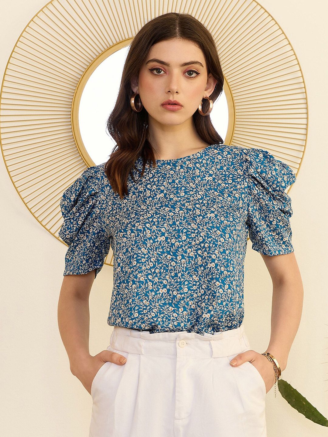 Berrylush Floral Print Round Neck Short Puff Sleeves Top