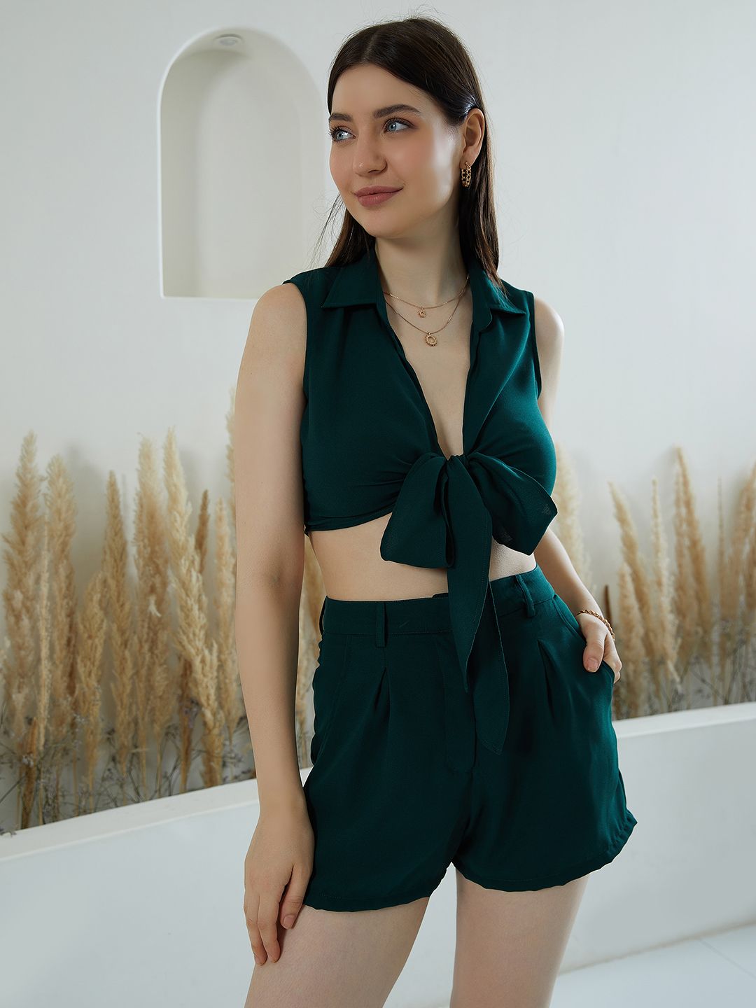 Berrylush Women Solid Sleeveless Top with Shorts