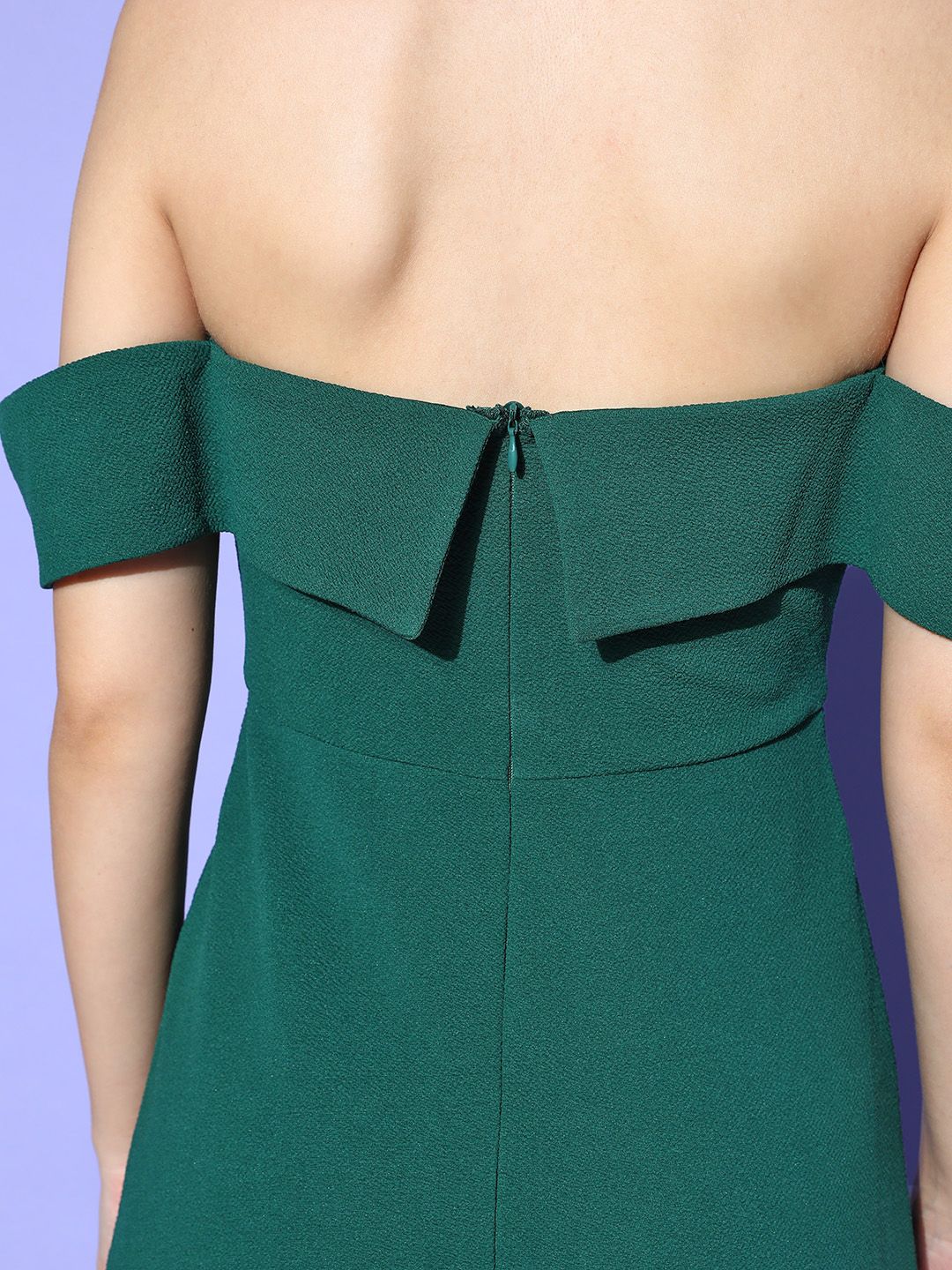 Berrylush Women Gorgeous Green Solid Elevated Gown