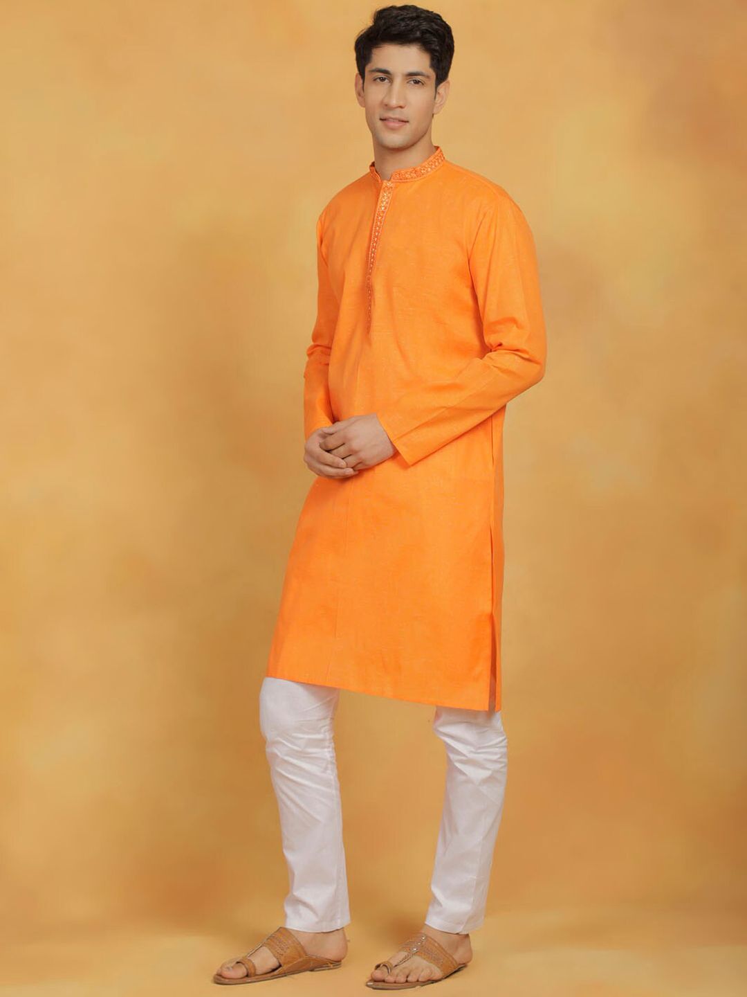 VASTRAMAY Floral Yoke Design Thread Work Straight Kurta with Pyjama