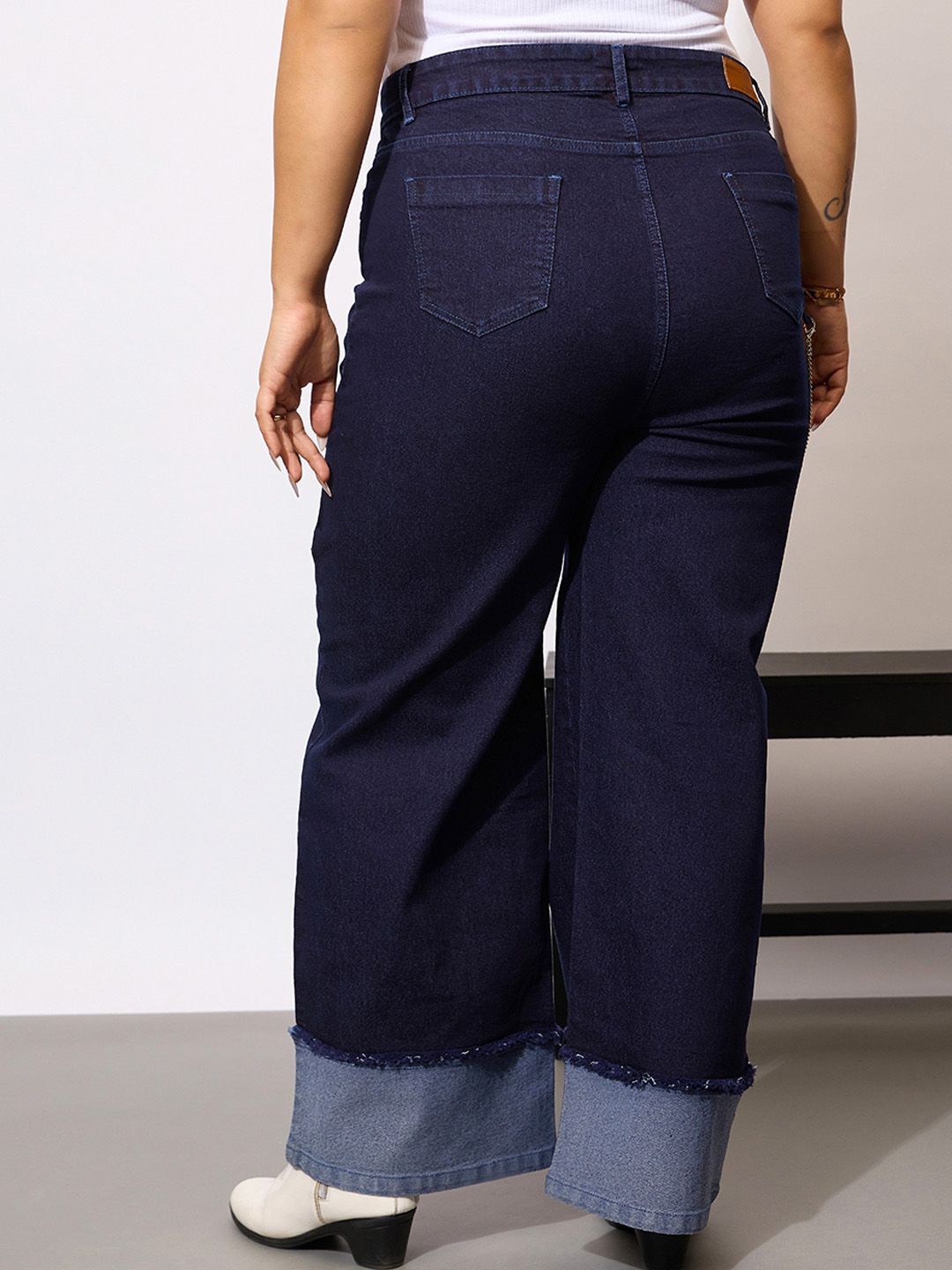 SASSAFRAS Curve Women PLus Size Comfort Acid Wash Clean Look Stretchable Jeans