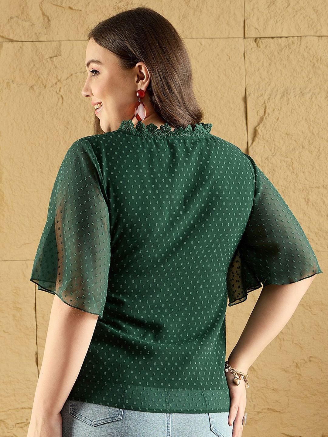 Berrylush Curve Women Abstract Printed V-Neck Top