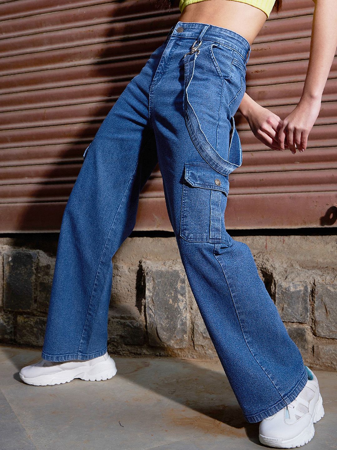 SASSAFRAS Women Mildly Distressed Light Fade Stretchable Jeans