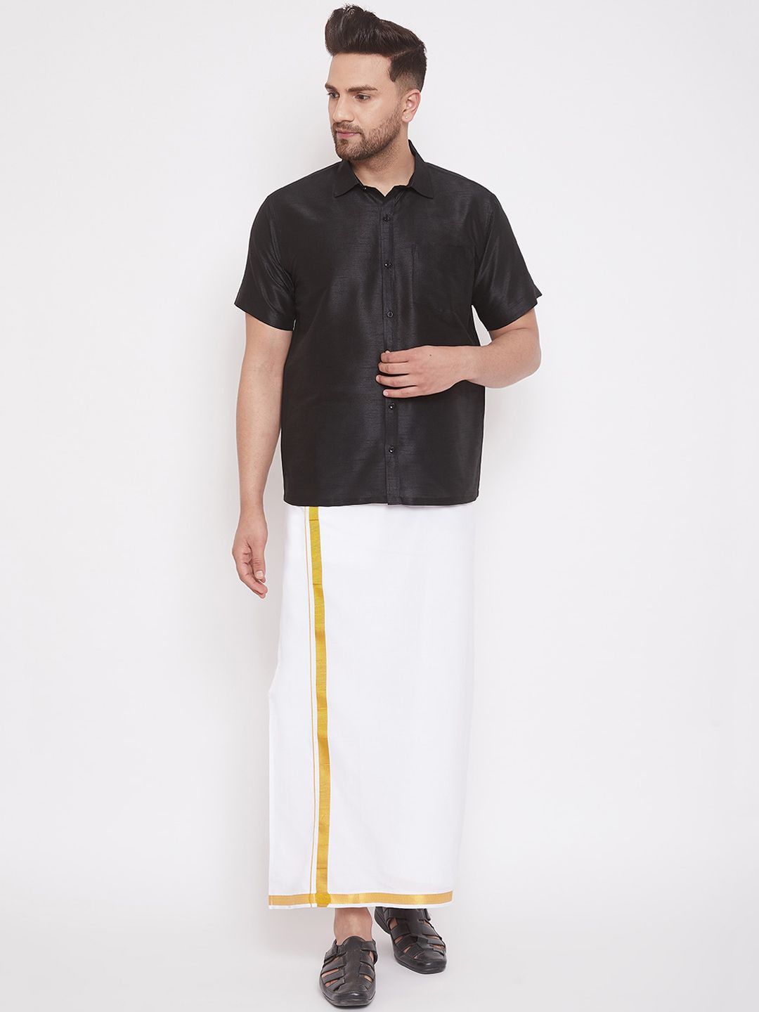 VASTRAMAY Men Black Regular Fit Solid Casual Shirt