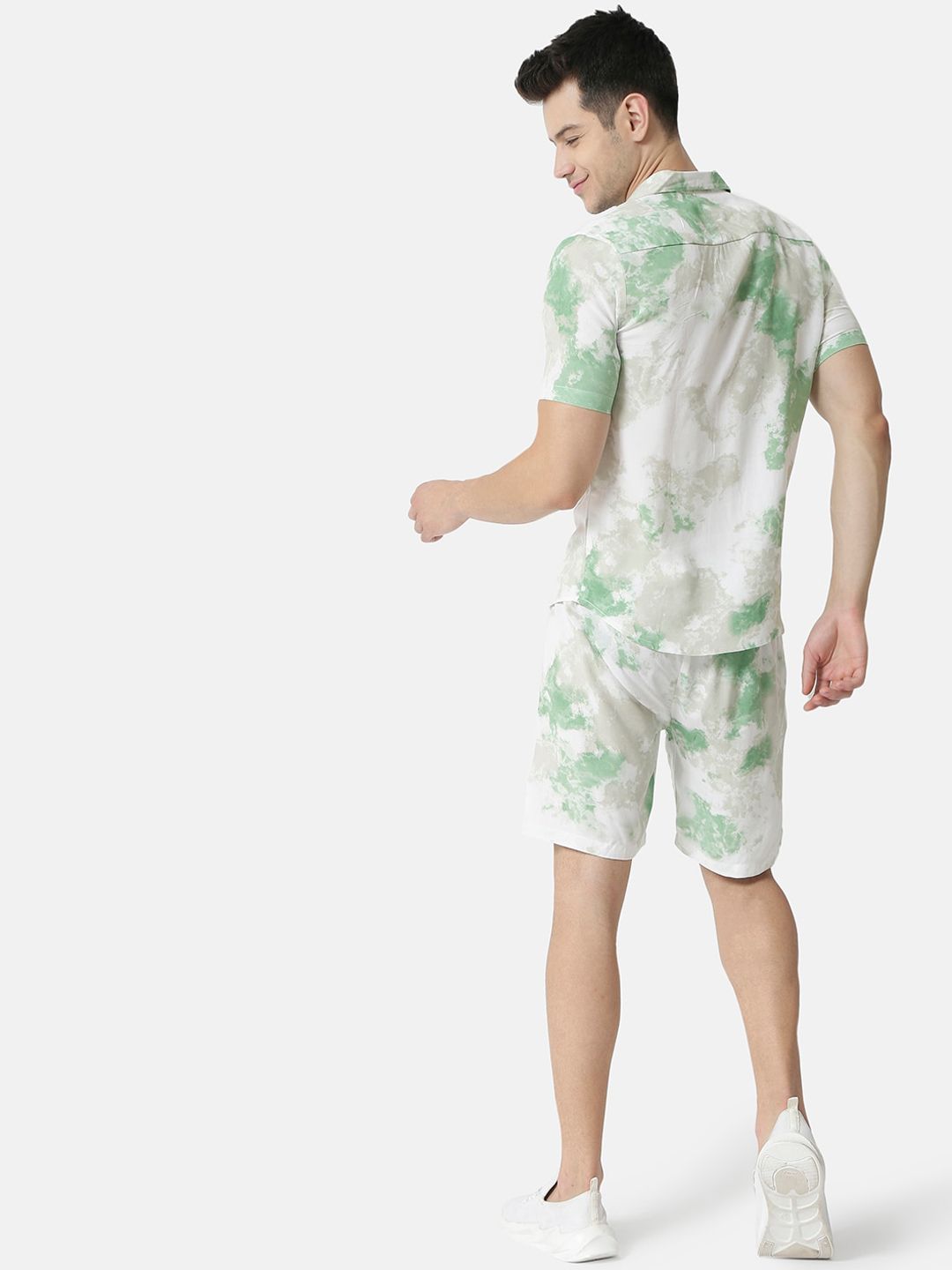 Campus Sutra Men White & Green Tie Dye Printed Co-Ords