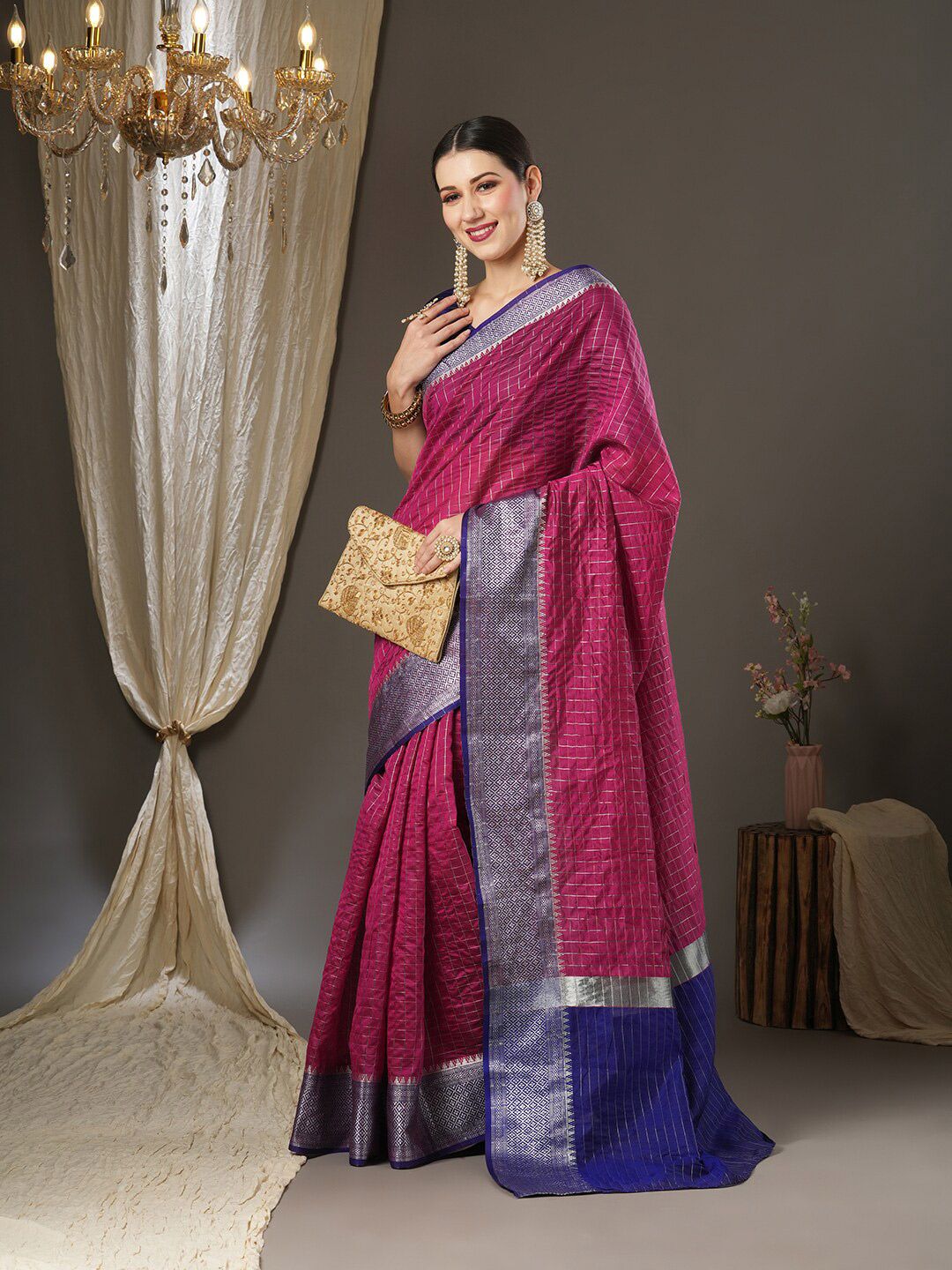 Saree mall Checked Zari Saree