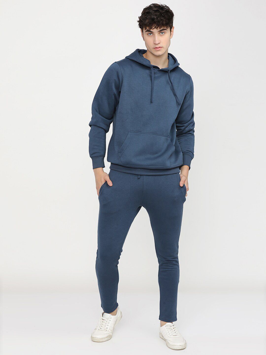 Highlander Men Biru Bertudung