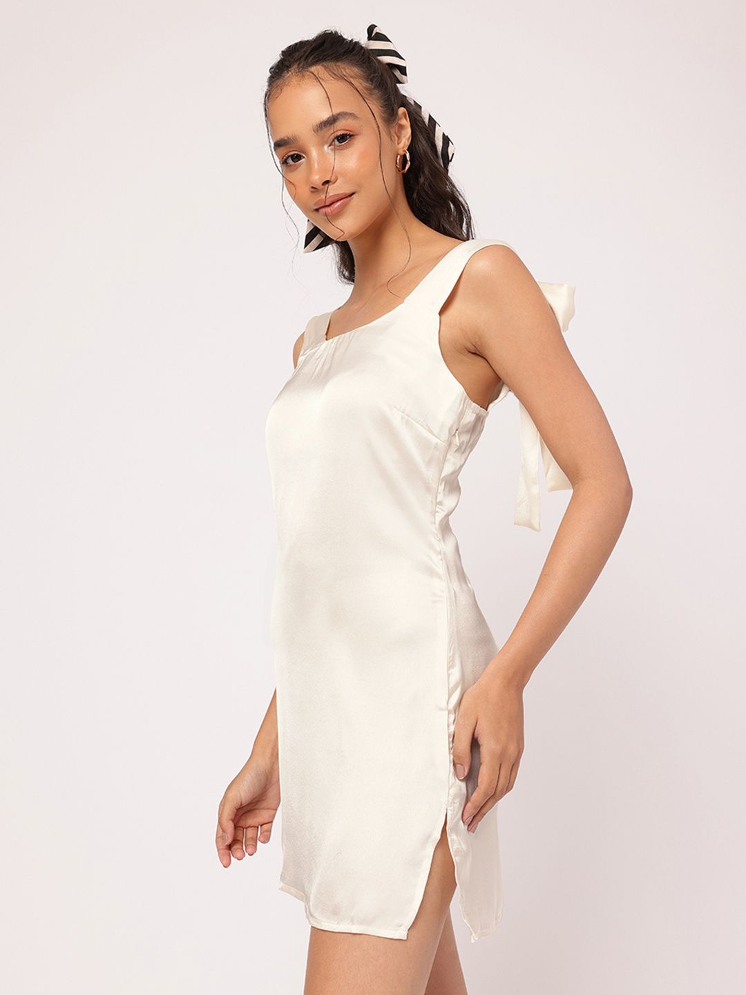 DressBerry Bow-tiful Satin Tie-Up Detailed Mini Dress
